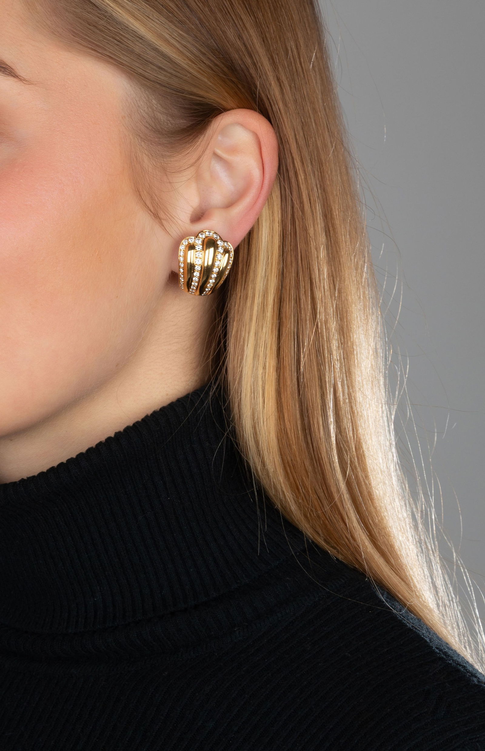 Van Cleef & Arpels, paire de clips d'oreilles or 750 formés de trois bandes bombées espac& - 4