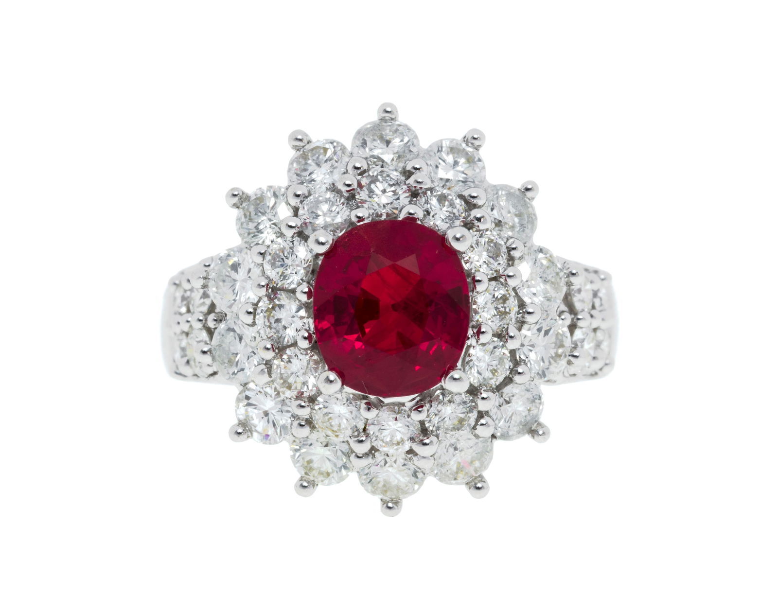 Bague or gris 750 sertie d'un rubis taille coussin entouré de deux rangées de diamants tai (1 of 4)