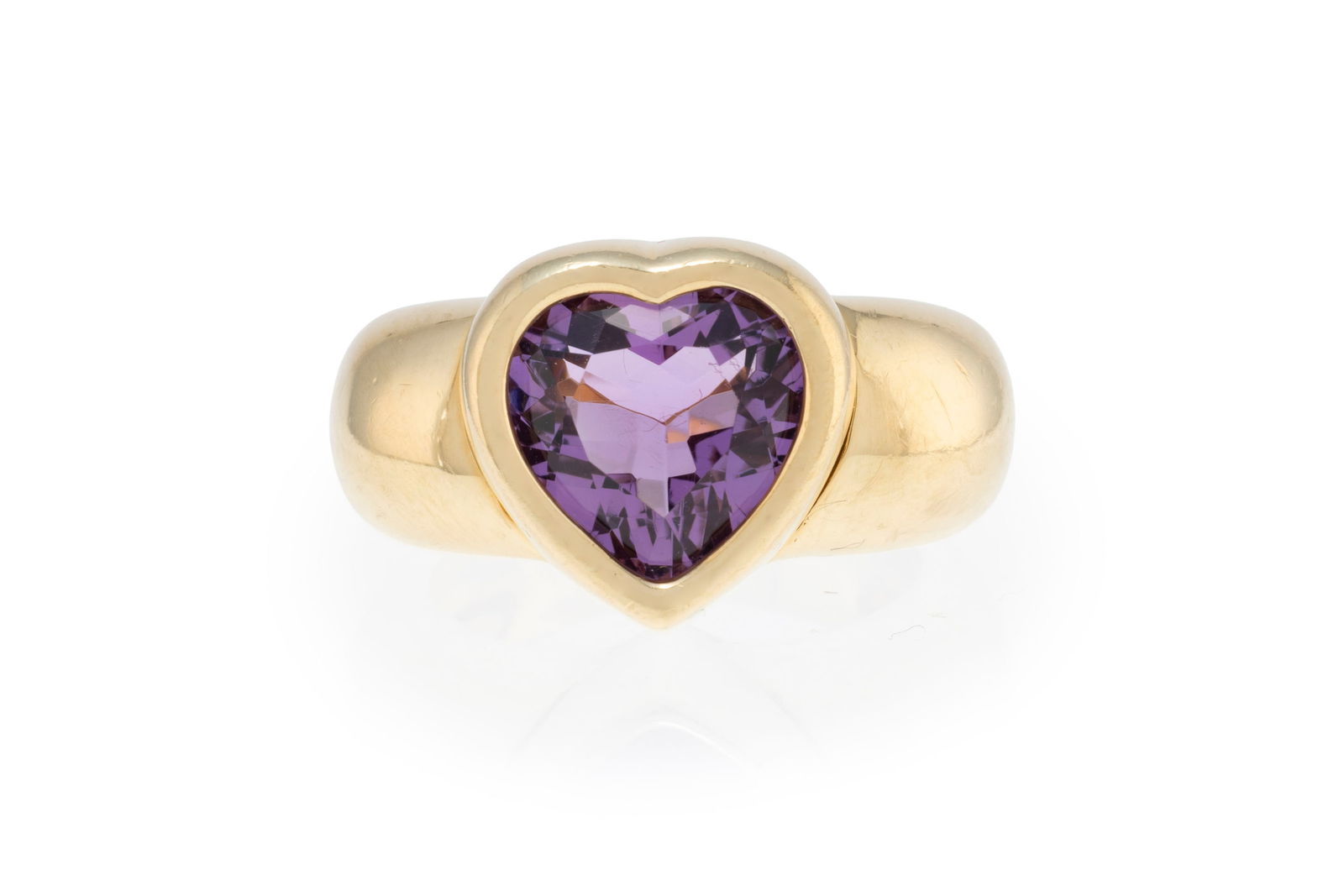 Piaget, bague or 750 sertie d'une améthyste taille cœur, signée, numérotée : Piaget, bague or 750 sertie d'une améthyste taille cœur, signée, numérotée A78174, doigt 51-11, 12g ConditionBon état de conservation général. Présence de