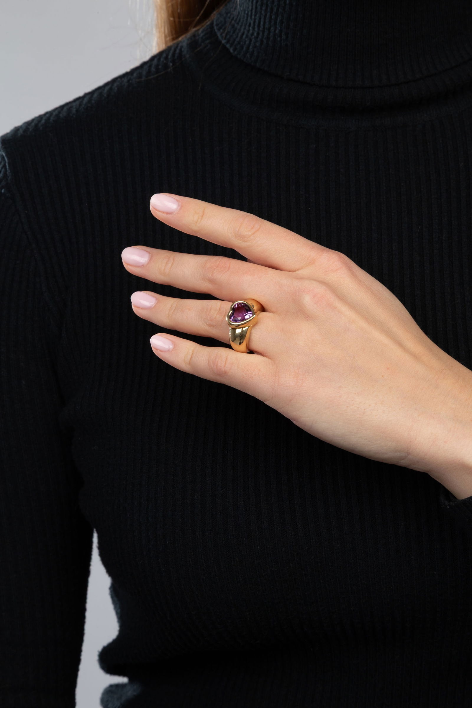 Piaget, bague or 750 sertie d'une améthyste taille cœur, signée, numérotée  - 4