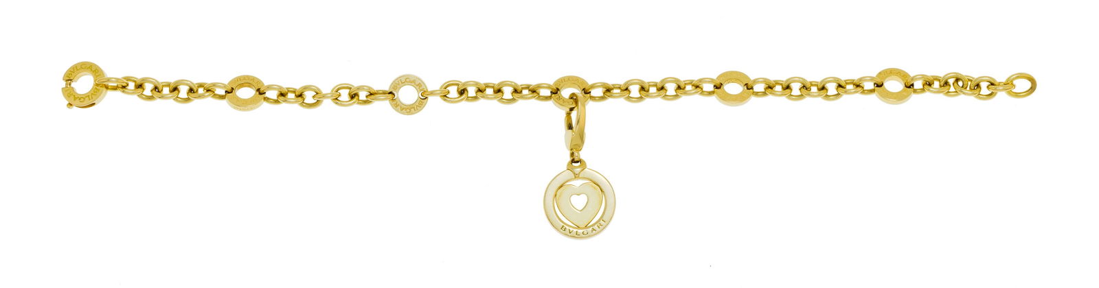 Bulgari, bracelet et charm or 750 à maille forçat et maillons circulaires gravés, sig: Bulgari, bracelet et charm or 750 à maille forçat et maillons circulaires gravés, signés, long. 19 cm, 20g Condition Bon état de conservation général. Présence