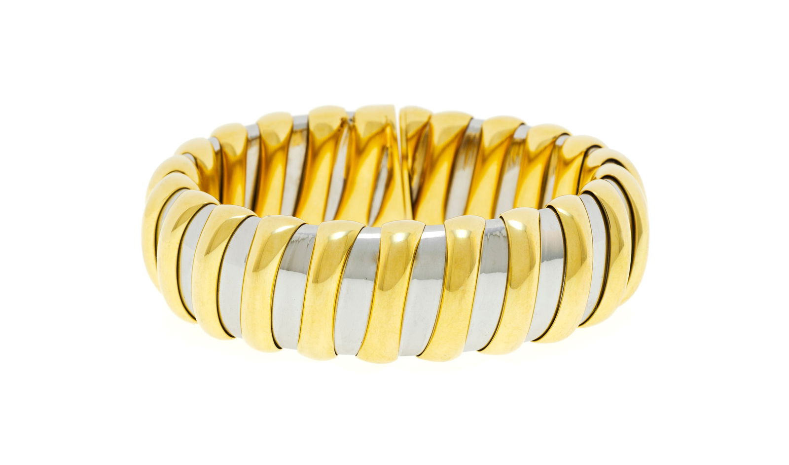 Bulgari, bracelet semi rigide or 750 et acier, signé, 15.5 cm, 86g: Bulgari, bracelet semi rigide or 750 et acier, signé, 15.5 cm, 86g Condition Bon état de conservation général. Présence de rayures et micro rayures d'usage normal.