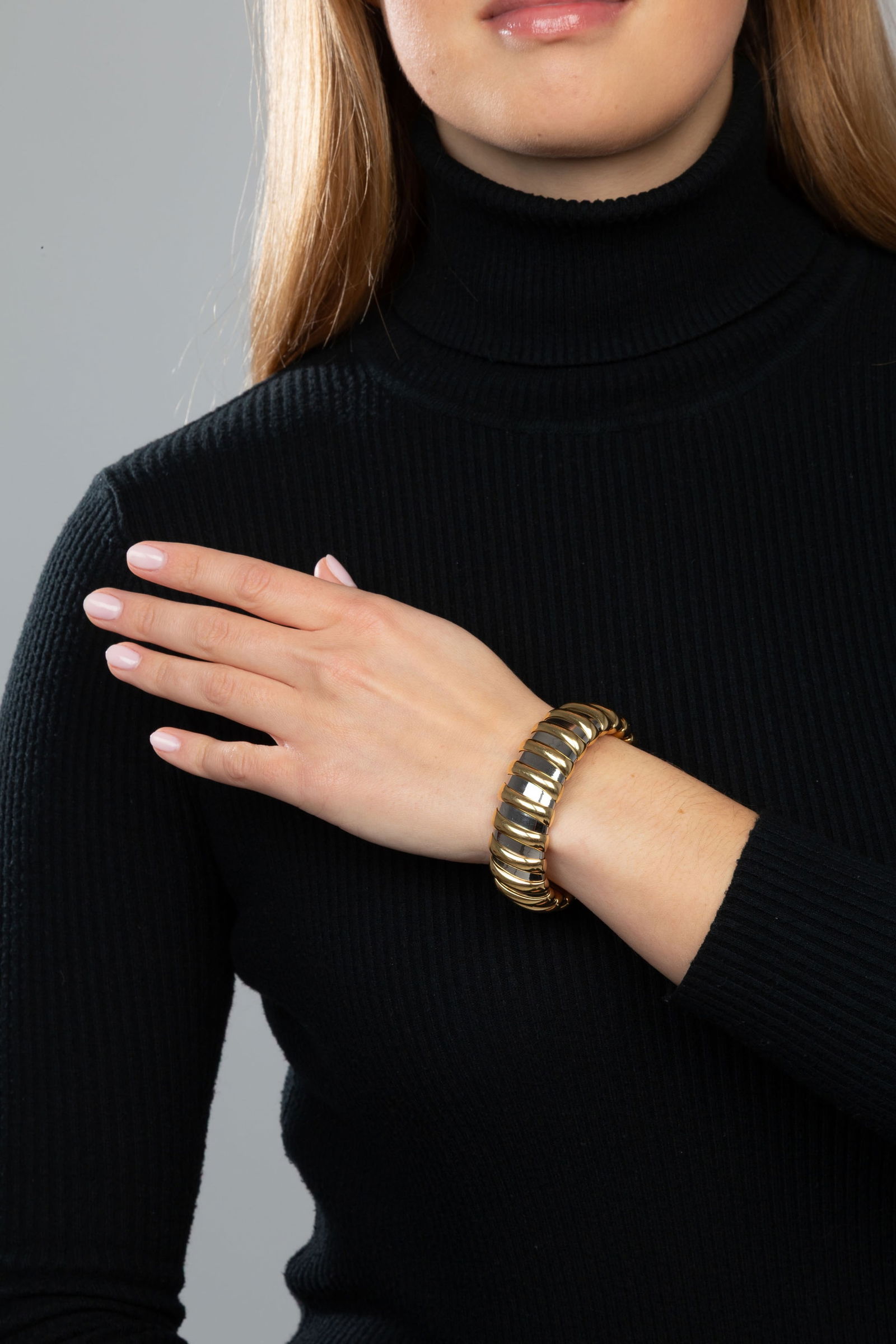 Bulgari, bracelet semi rigide or 750 et acier, signé, 15.5 cm, 86g - 3