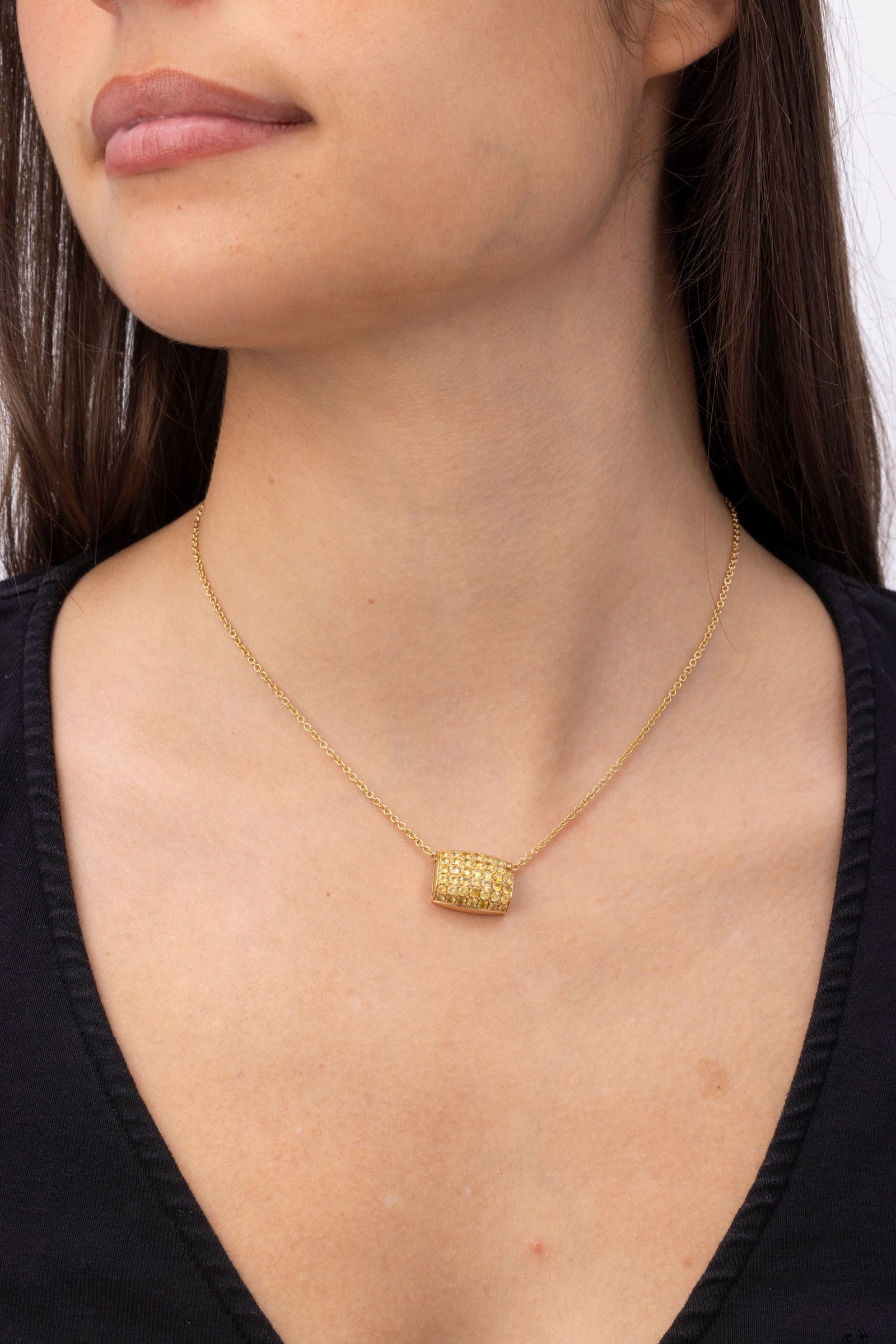 Piaget, Dancer, pendentif en or 750 pavé de saphirs jaunes, sur sa chaîne en or 750 à - 4