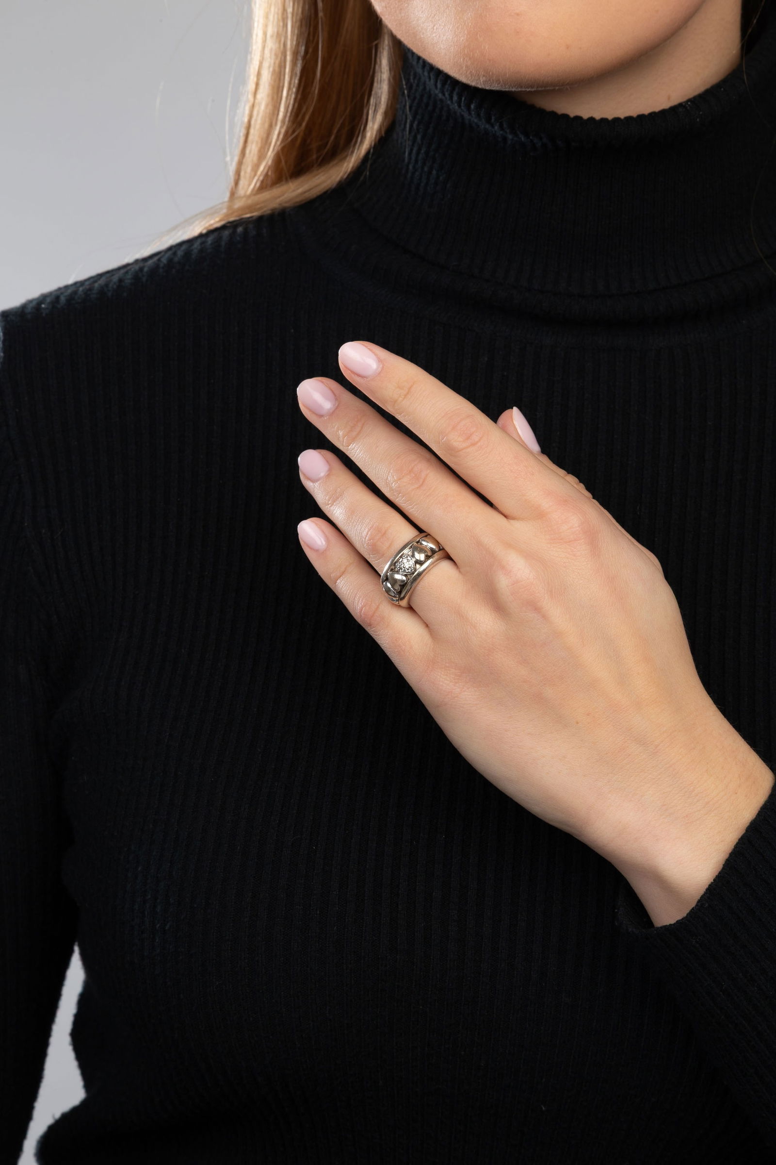 Piaget, Possession, bague or gris 750 ornée d'un anneau mobile formé d'une succession de c - 3