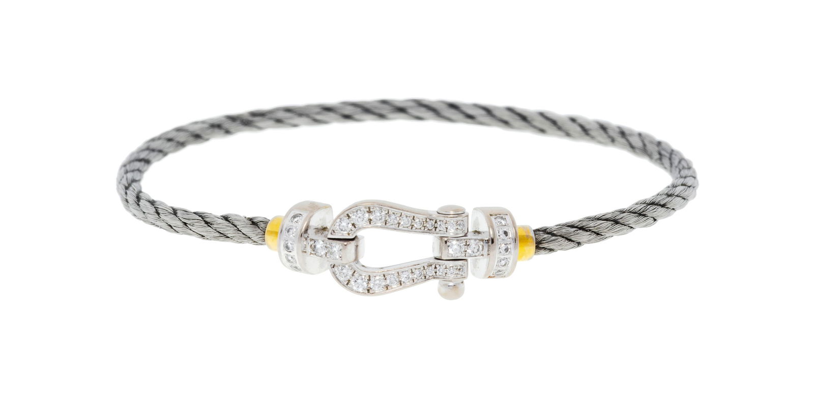 Fred, Force 10, centre de bracelet or gris 750 serti de diamants taille brillant avec son cordon int: Fred, Force 10, centre de bracelet or gris 750 serti de diamants taille brillant avec son cordon interchangeable en acier, signé, numéroté 1028957, long. 16 cm ConditionBon état