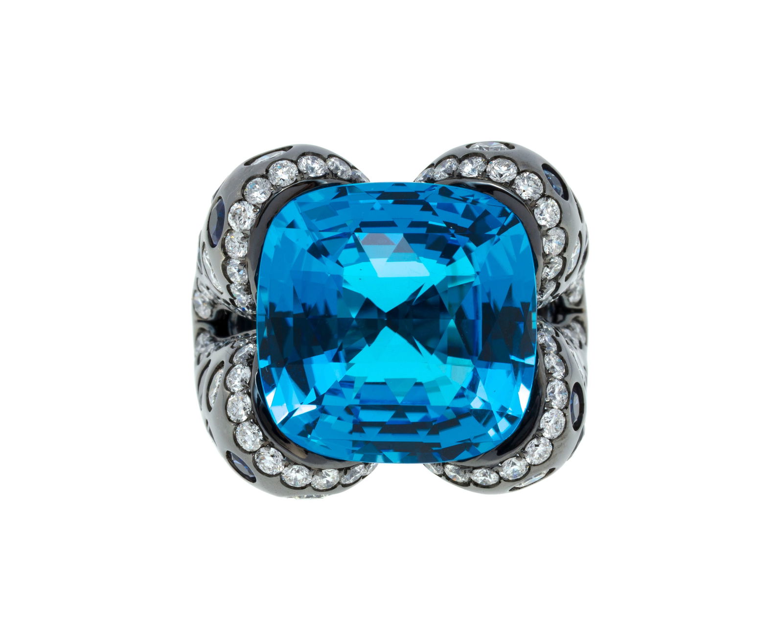 Bague or noirci 750 sertie d'une topaze facettée rehaussée de saphirs et de diamants taill: Bague or noirci 750 sertie d'une topaze facettée rehaussée de saphirs et de diamants taille brillant, doigt 55-15, 14g Condition Très bon état général.