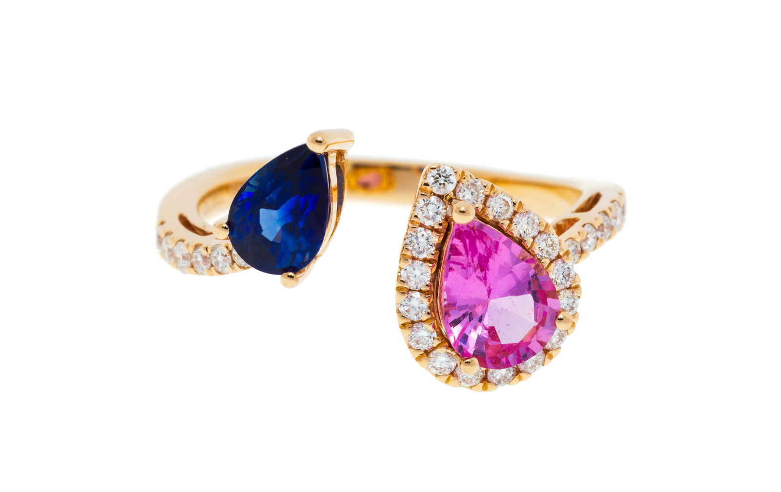 Bague Toi & Moi ouverte or rose 750 ornée d'un saphir et d'un saphir rose taille poire ento: Bague Toi & Moi ouverte or rose 750 ornée d'un saphir et d'un saphir rose taille poire entourés de diamants taille brillant, doigt 52-12 ConditionTrès bon état de conservation