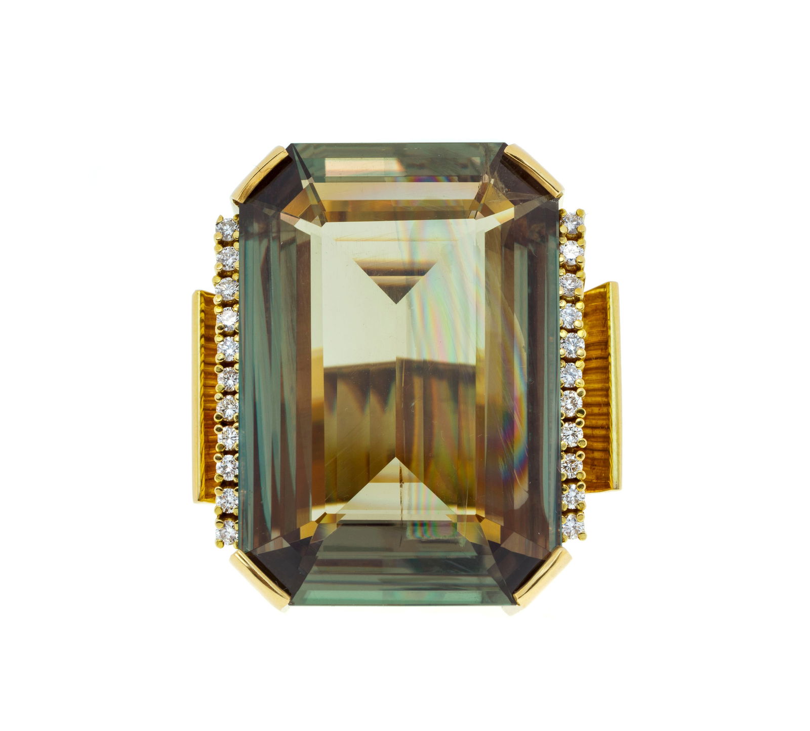 Bague or 750 sertie d'un diaspore (zultanite) colour change octogonal de 54.73 carats selon les rapp: Bague or 750 sertie d'un diaspore (zultanite) colour change octogonal de 54.73 carats selon les rapports Gübelin n°22100151 daté du 16/12/2022 et GRL n°D24/09e-Börlin01