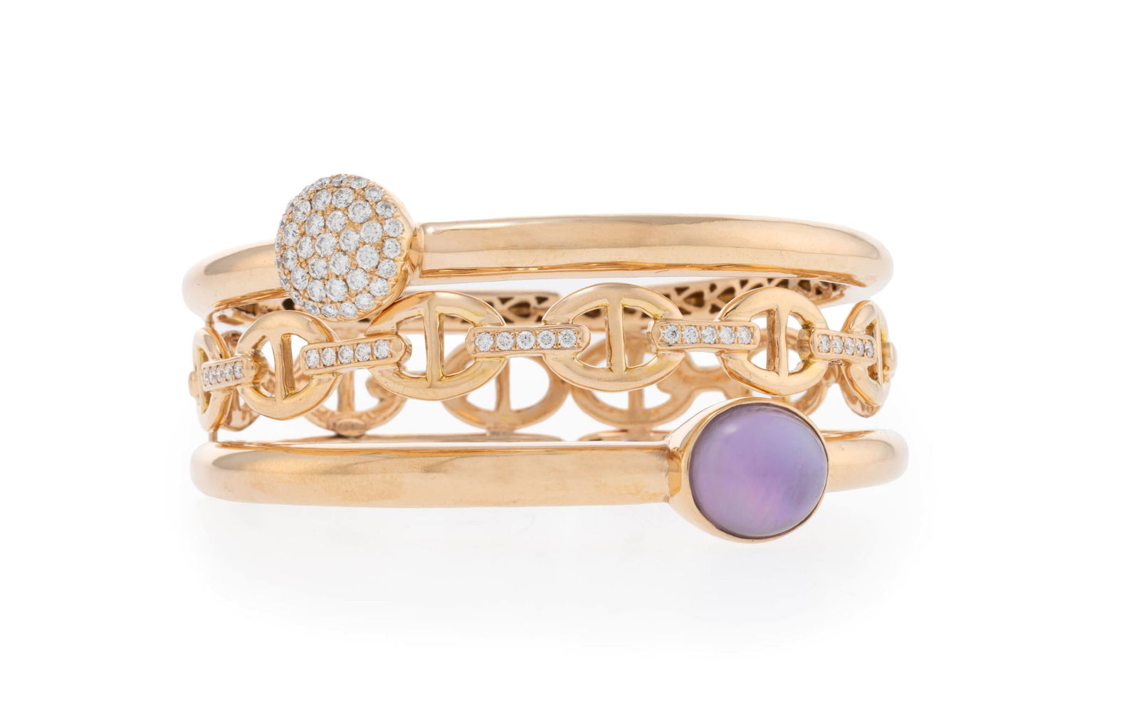 Damaso, bracelet rigide or rose 750 serti de diamants taille brillant et d'un cabochon d'améthy: Damaso, bracelet rigide or rose 750 serti de diamants taille brillant et d'un cabochon d'améthyste sur une plaque de nacre, signé, circ. 16 cm, 67g Condition Bon état de conservation g&