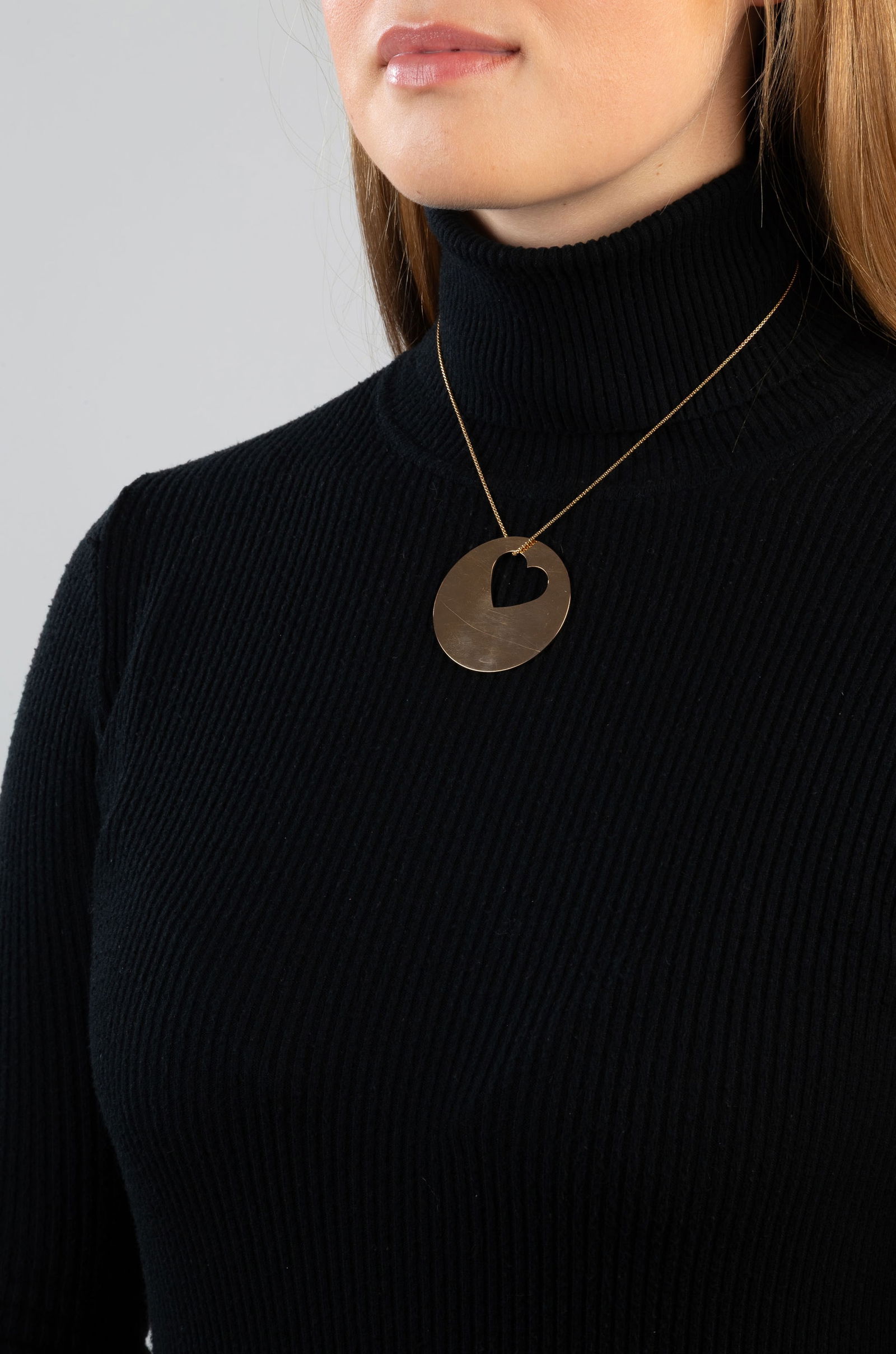 Roger Dubuis, pendentif circulaire or rose 750 ajouré d'un cœur sur sa chaîne RD en o - 4