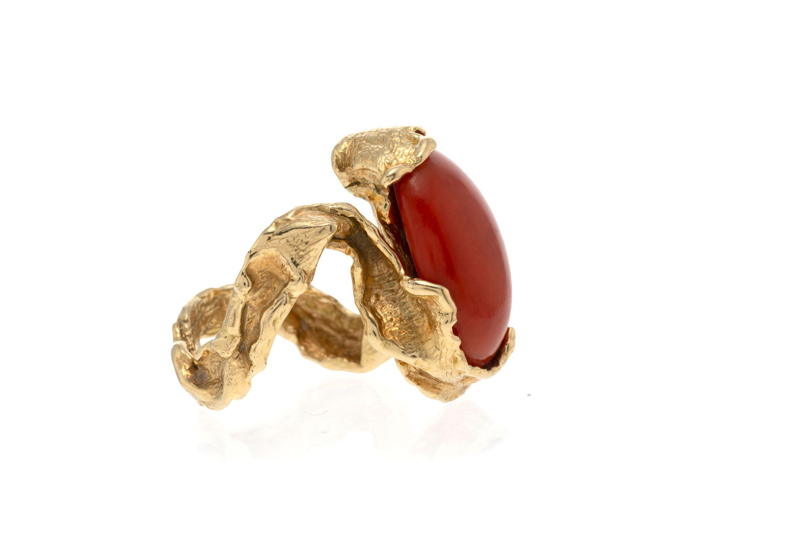 Gilbert Albert, bague or 750 froissé ornée d'un cabochon de corail rouge, signée, num - 2