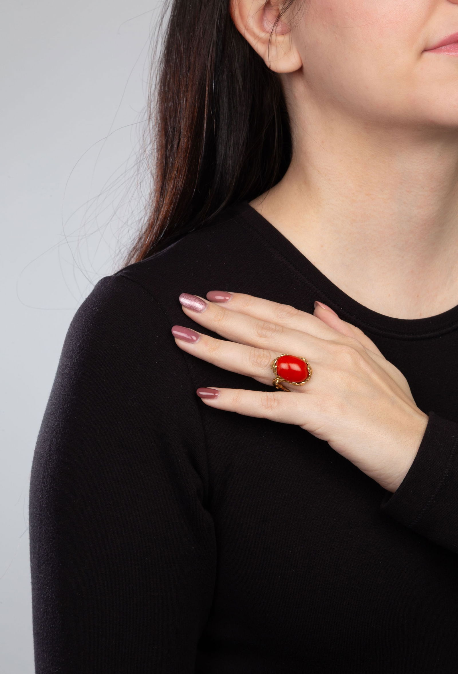 Gilbert Albert, bague or 750 froissé ornée d'un cabochon de corail rouge, signée, num - 4