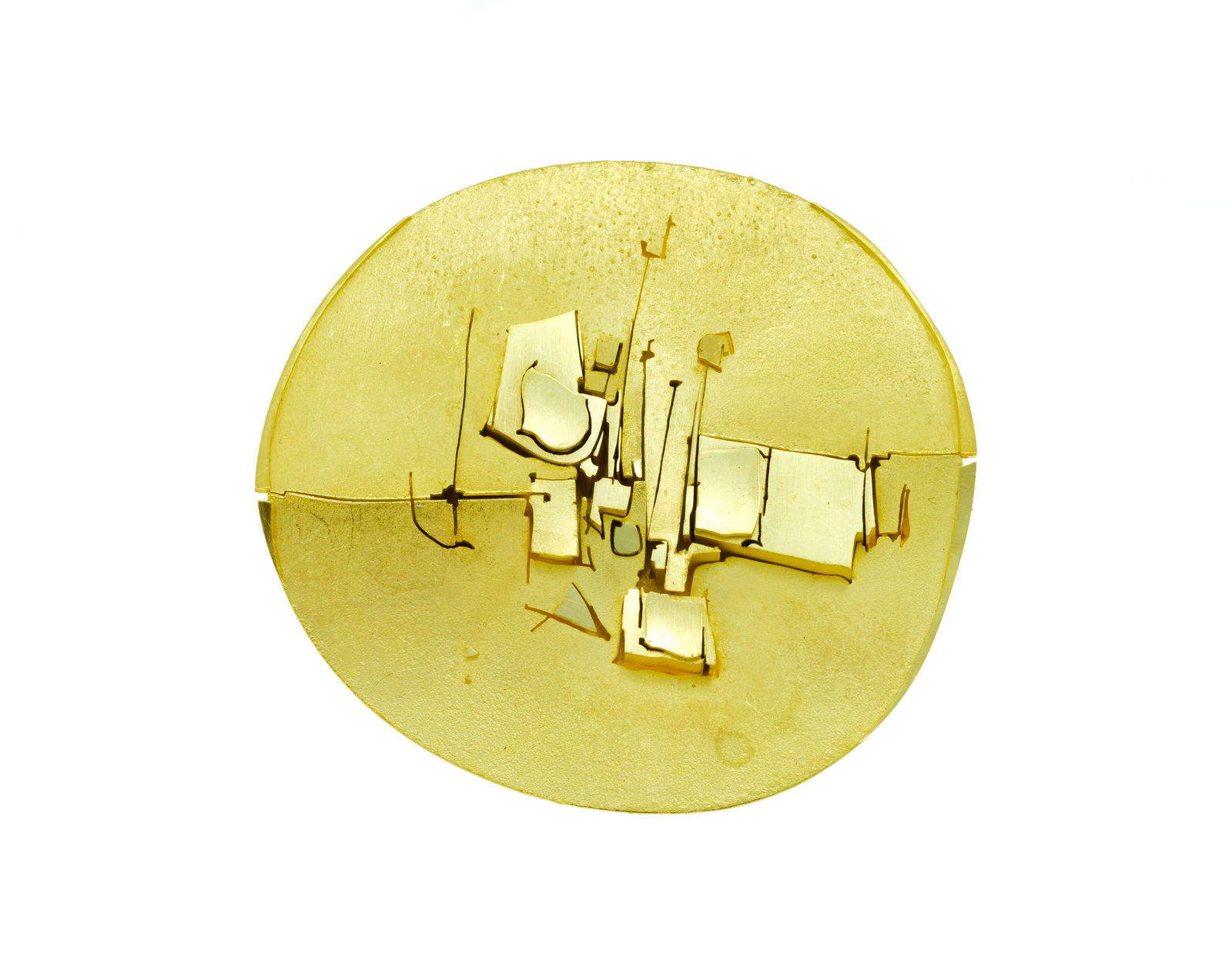 Othmar Zschaler, broche circulaire années 1970 or 750 texturé, signée, diam. 6.3 cm, : Othmar Zschaler, broche circulaire années 1970 or 750 texturé, signée, diam. 6.3 cm, 51g ConditionTrès bon état de conservation général. 