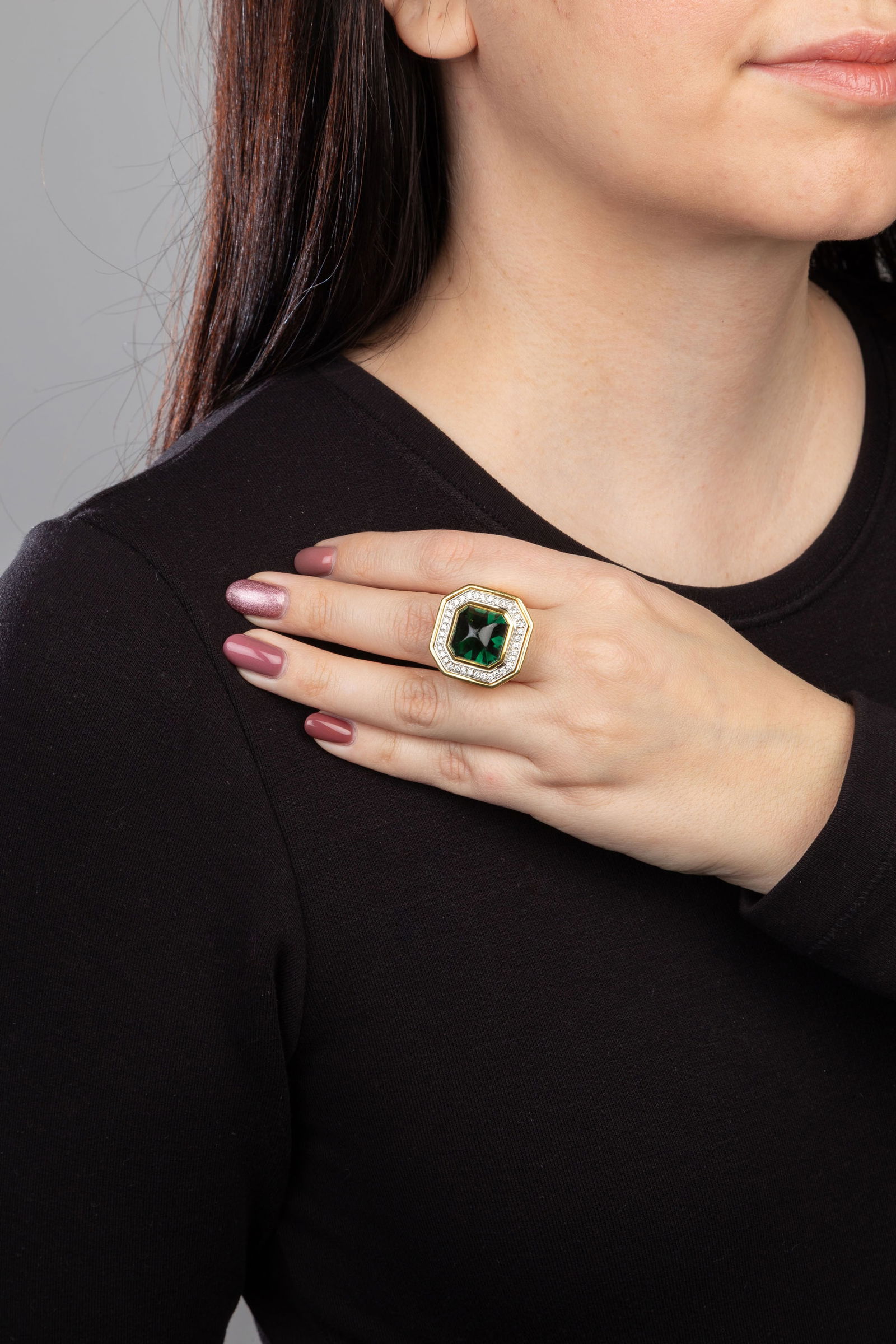Bucherer, bague 2 ors 750 sertie d'une tourmaline pain de sucre entourée de diamants taille bri - 5