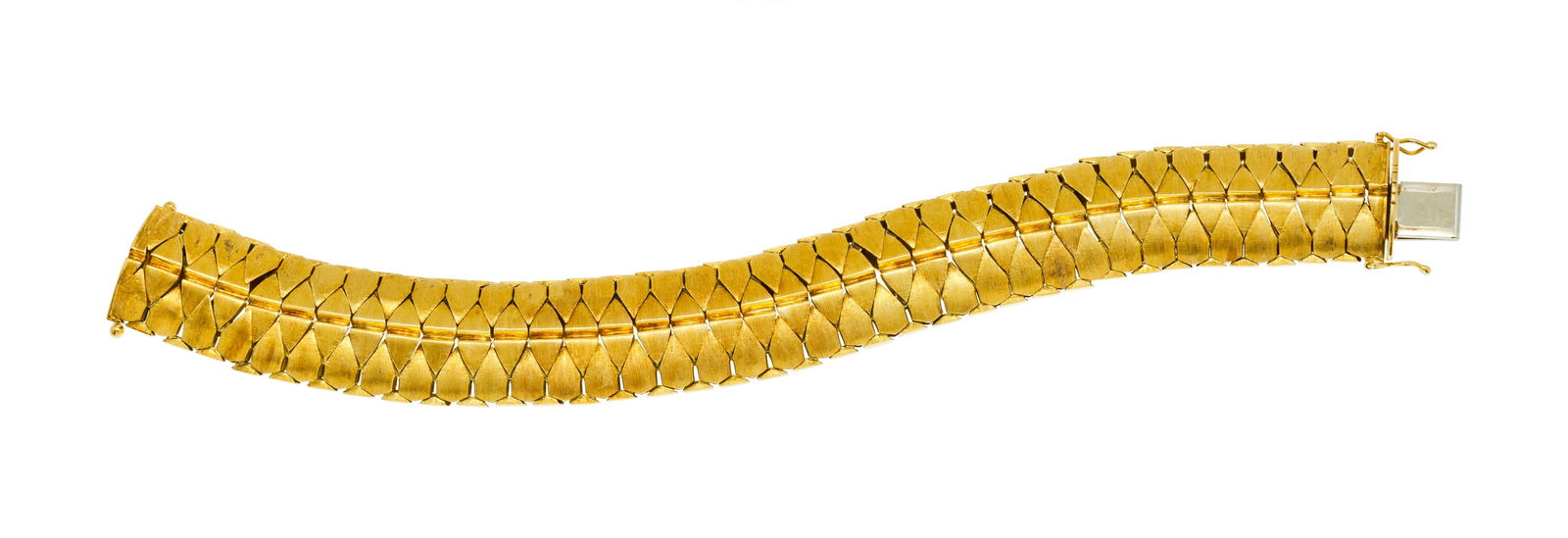 Bracelet souple or 750 brossé formé de maillons imbriqués les uns dans les autres, lo: Bracelet souple or 750 brossé formé de maillons imbriqués les uns dans les autres, long. 19.3 cm, 54g ConditionBon état de conservation général. Présence de rayures