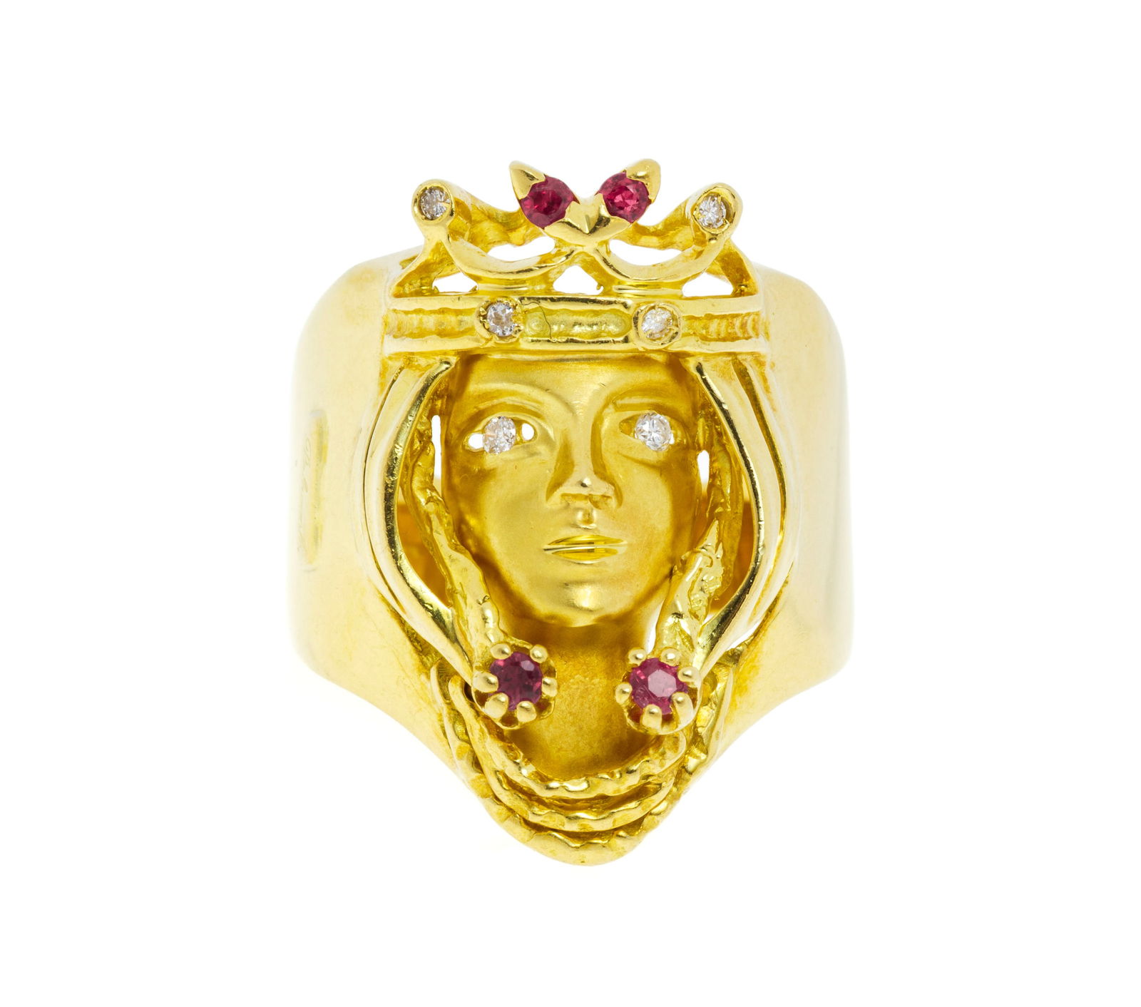 Bague or 750 ornée d'un portrait féminin couronné serti de rubis et de diamants taill: Bague or 750 ornée d'un portrait féminin couronné serti de rubis et de diamants taille brillant, doigt 61-21, 11g ConditionBon état de conservation général.