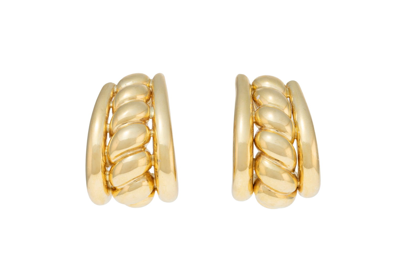 Paire de clips d'oreilles or 750 à décor godronné, h. 2.5 cm, 36g: Paire de clips d'oreilles or 750 à décor godronné, h. 2.5 cm, 36g Condition Bon état de conservation général. Présence de rayures et micro rayures d'usage normal.