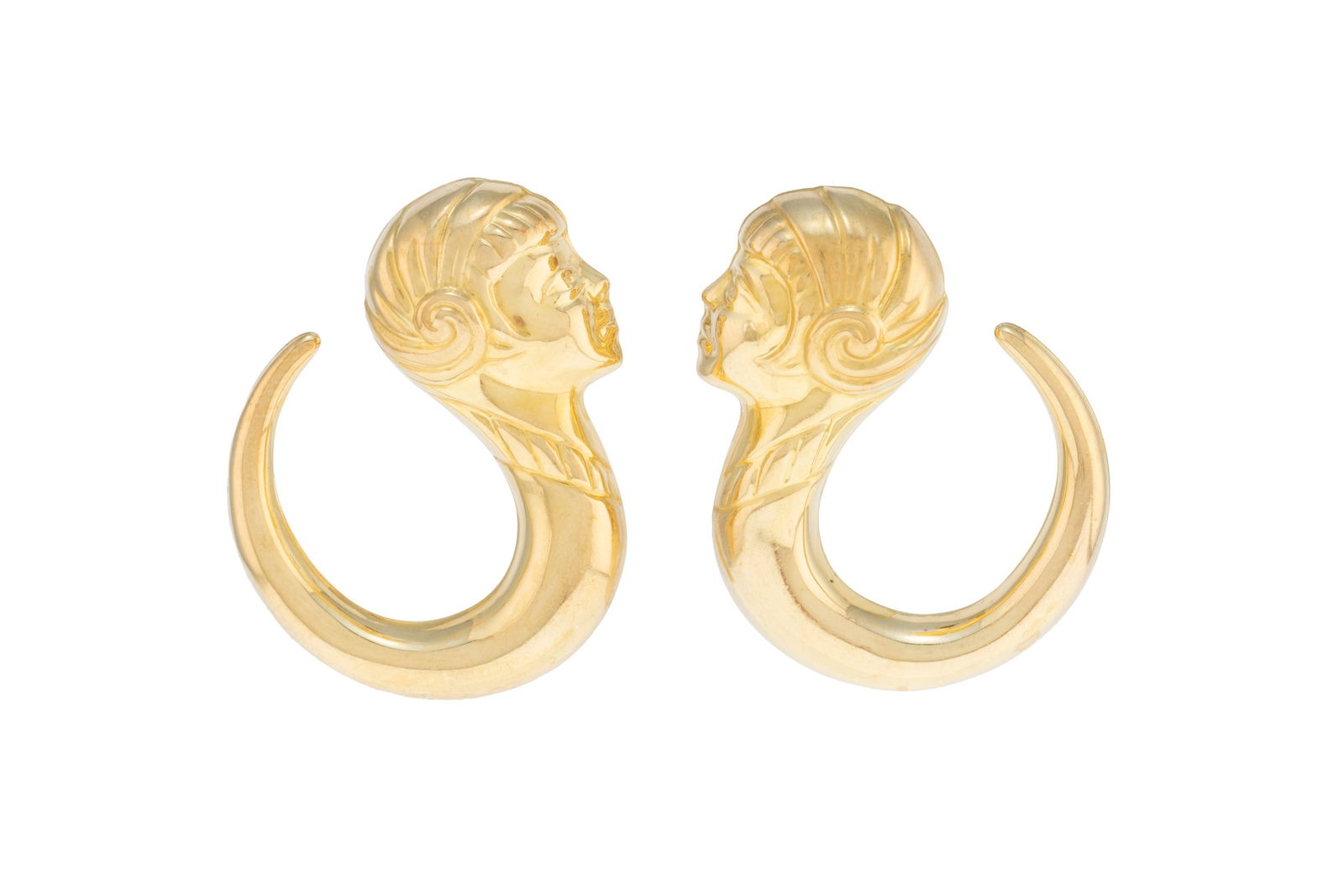 Paire de boucles d'oreilles or 750 à décor de profils féminins à la mode des ann: Paire de boucles d'oreilles or 750 à décor de profils féminins à la mode des années 1930, h. 3.7 cm, 15g Condition Bon état de conservation général. Présen