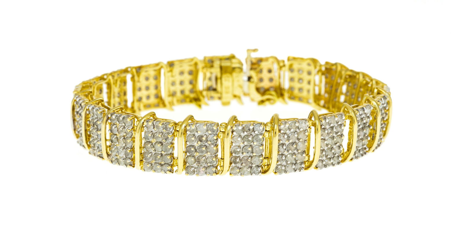 Bracelet 2 ors 375 composé de maillons rectangulaires pavés de diamants taille brillant, c (1 of 3)