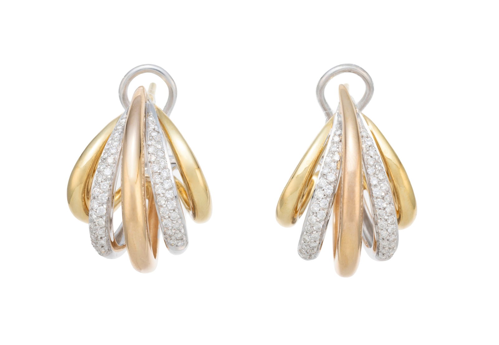 Paire de boucles d'oreilles 3 ors 750 formées de tiges courbées, certaines serties de diam: Paire de boucles d'oreilles 3 ors 750 formées de tiges courbées, certaines serties de diamants taille brillant, h. 2.5 cm, 16g Condition Très bon état de conservation géné