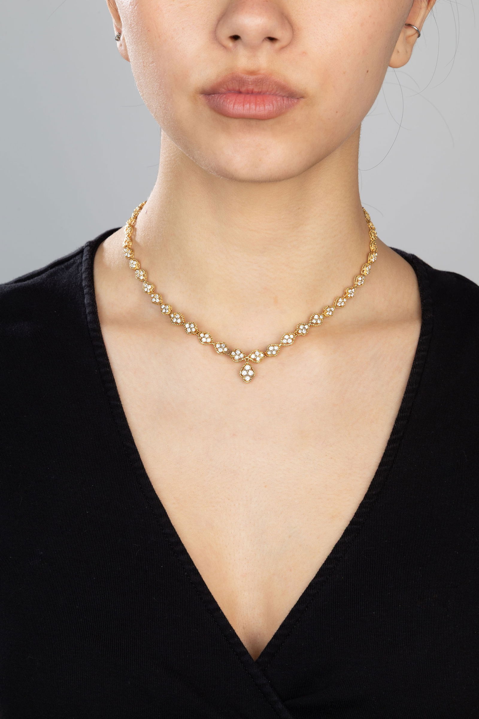 Collier or 750 formé d'éléments ajourés bordés de fils torsadés, ceux  - 4