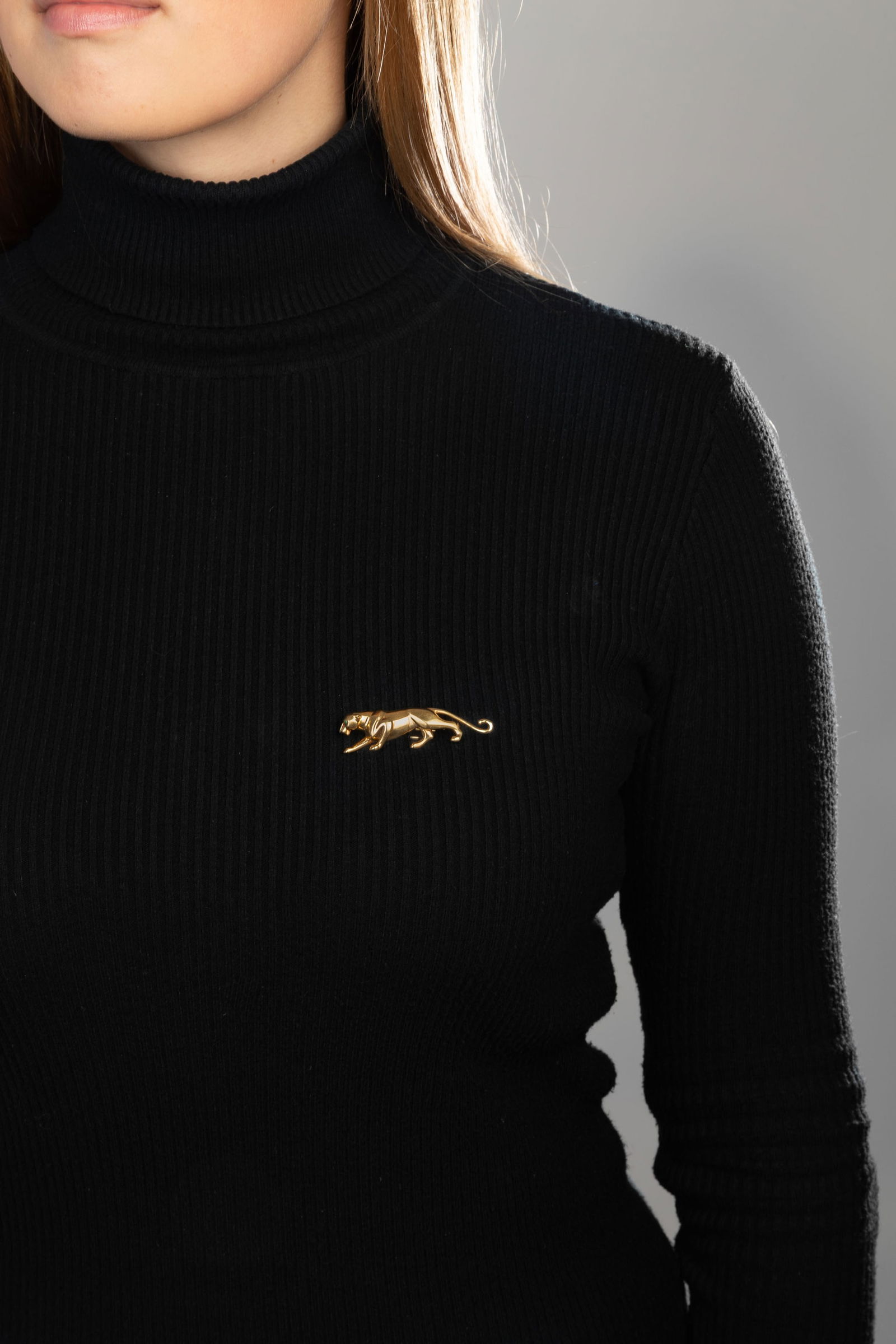 Cartier, broche panthère or 750, les yeux sertis d'émeraudes et la truffe en onyx, sign - 4