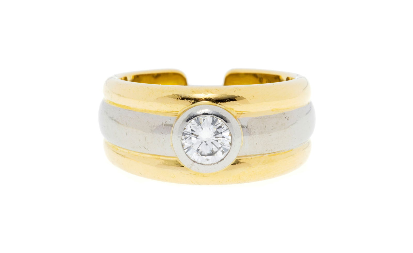 Solitaire 2 ors 750 sertie d'un diamant taille brillant (env. 0.35 ct), doigt 51-11, 10g: Solitaire 2 ors 750 sertie d'un diamant taille brillant (env. 0.35 ct), doigt 51-11, 10g ConditionBon état de conservation général. Présence de micro rayures d'usage normal. 