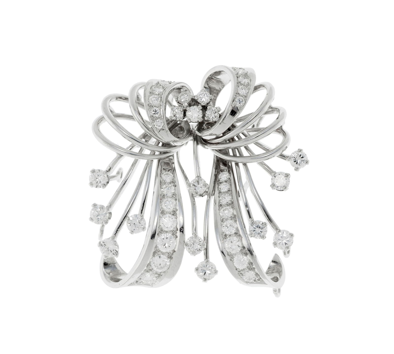 Centre de collier or gris 750 à décor de volutes serti de diamants taille brillant, h. 3.2: Centre de collier or gris 750 à décor de volutes serti de diamants taille brillant, h. 3.2 cm, 10g ConditionBon état de conservation général. Présence de micro rayures