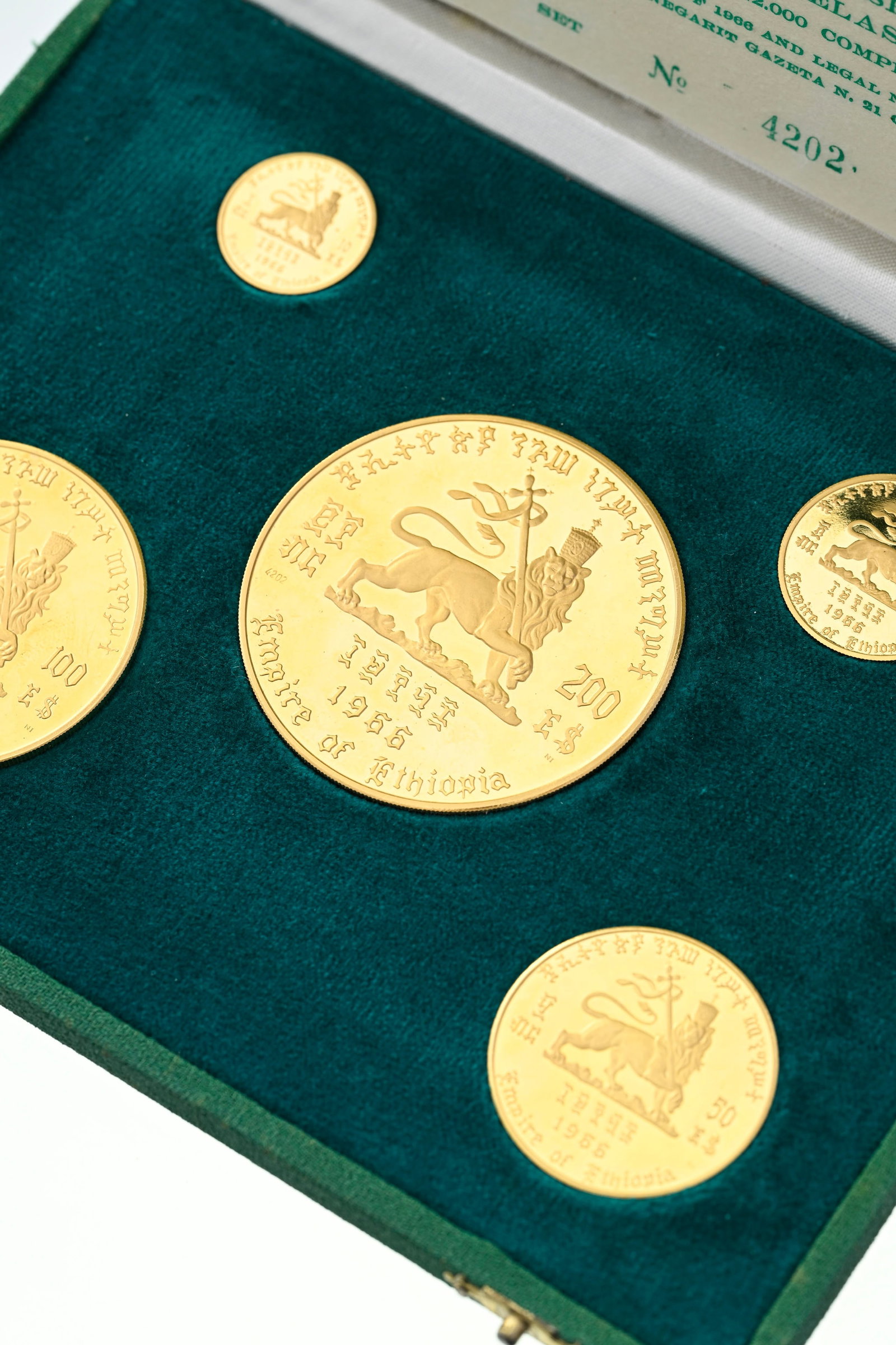 Empire d'Éthiopie, Coffret - série complète de cinq monnaies en or 900 (200 $, 100 $, - 5