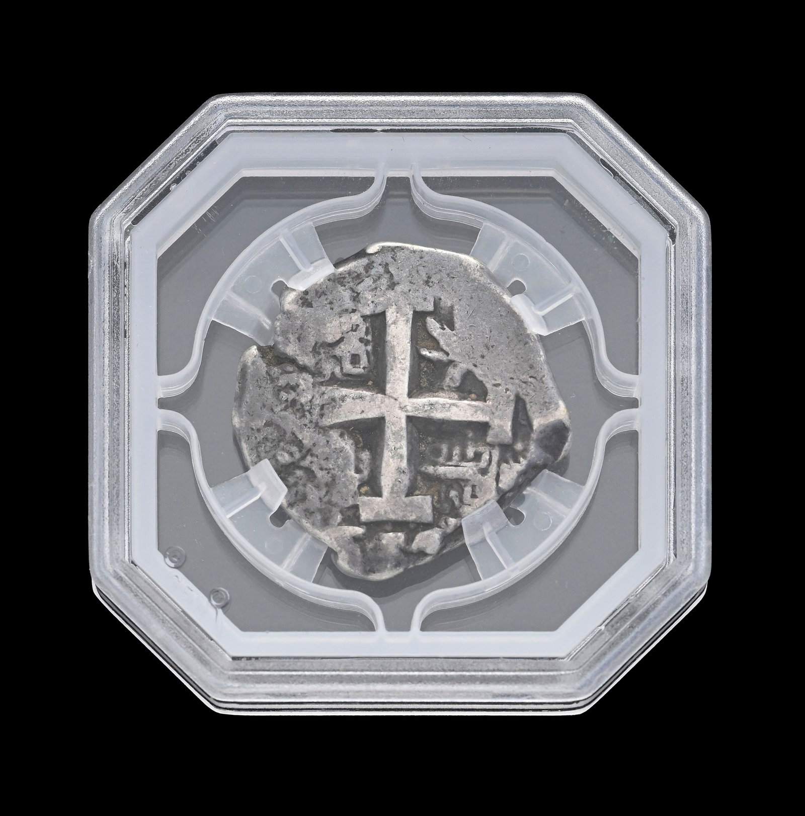 Bolivie / colonie espagnole, Charles III (1759-1788), 8 reales en argent (dit "cob"), 176(?), Potos&: Bolivie / colonie espagnole, Charles III (1759-1788), 8 reales en argent (dit "cob"), 176(?), Potosí, diam. 3,05 cm, 26,57 g. Condition Etat de conservation : TB 30 Veuillez vous