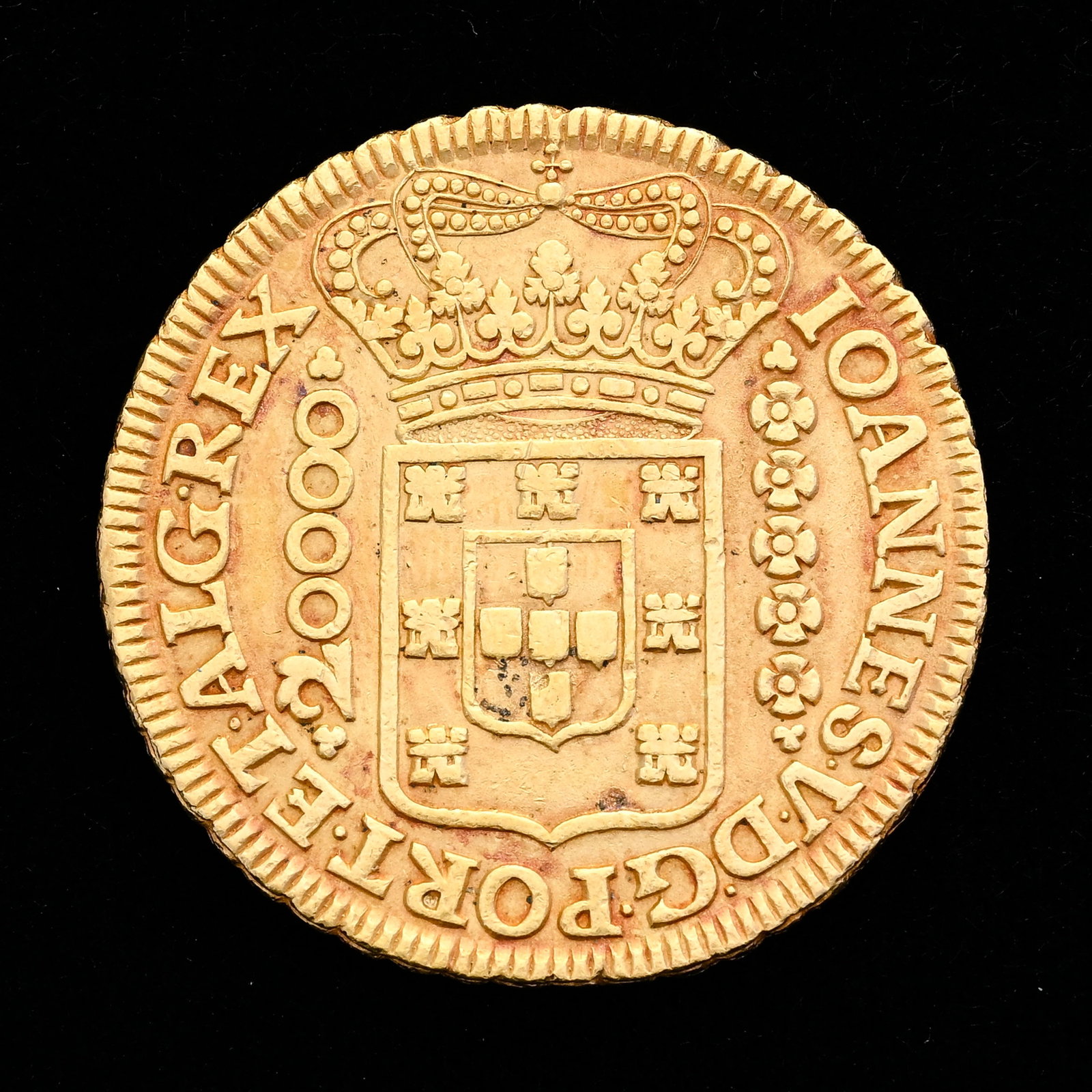 Brésil, João V (1724-1750), 20.000 reis en or, 1726, Minas Gerais, tranche feuillagée: Brésil, João V (1724-1750), 20.000 reis en or, 1726, Minas Gerais, tranche feuillagée, diam. 3,87 cm, 53,3 g. Condition Etat de conservation : TTB++ Veuillez vous référer aux