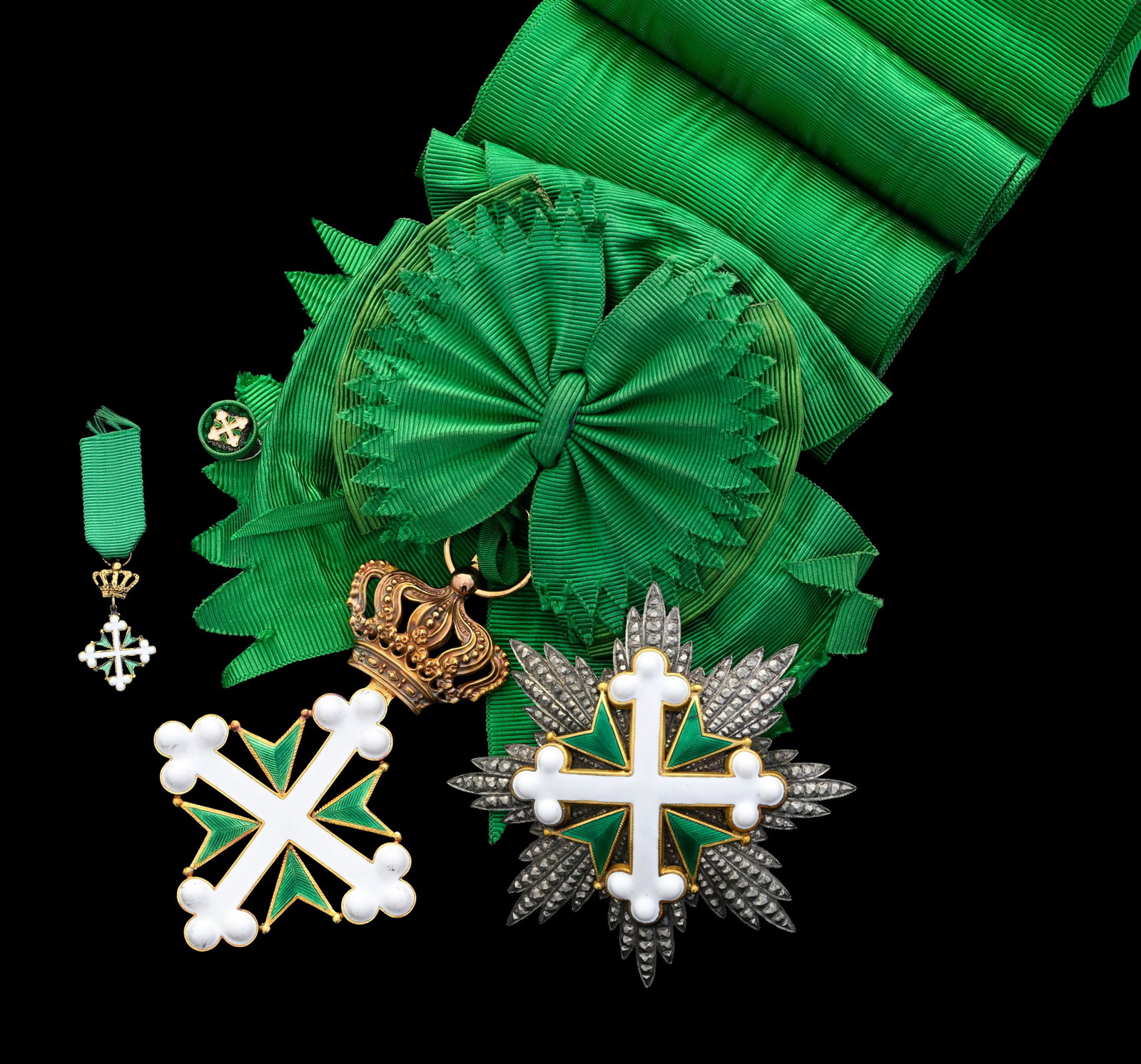 Italie / Royaume d'Italie, Ordre des Saints Maurice et Lazare, fondé en 1572, ensemble de Grand: Italie / Royaume d'Italie, Ordre des Saints Maurice et Lazare, fondé en 1572, ensemble de Grand-Croix, comprenant : - la croix en or et émail, marque de la maison Cravanzola, diam. 6,5 cm,