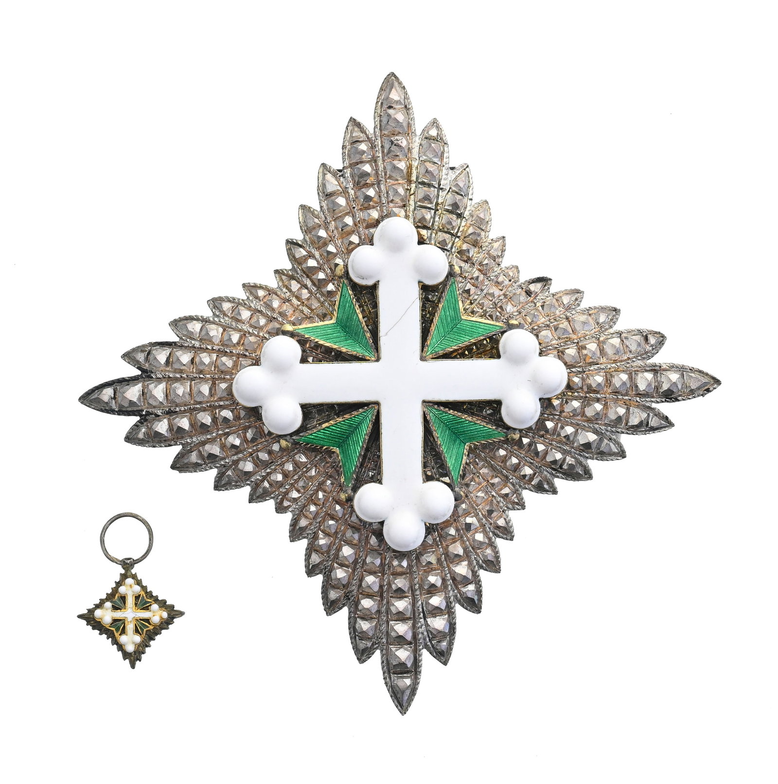 Italie / Royaume d'Italie, Ordre des Saints Maurice et Lazare, fondé en 1572, plaque de Grand O: Italie / Royaume d'Italie, Ordre des Saints Maurice et Lazare, fondé en 1572, plaque de Grand Officier en argent et émail, par la maison Cravanzola à Rome, diam. 7,8 cm. On joint une