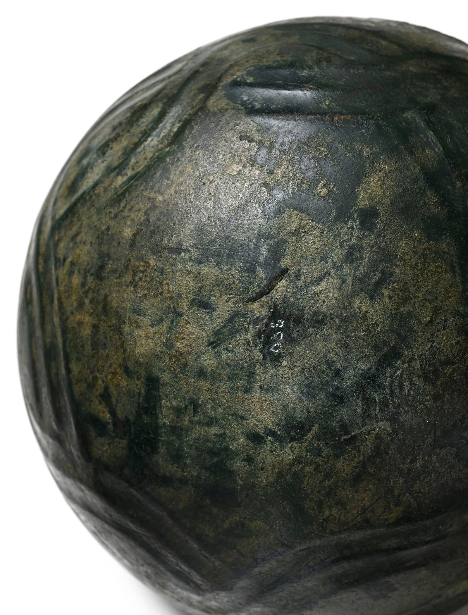 Coupe hémisphérique à bec désaxé, en bronze, Luristan, fin IIe - début - 4