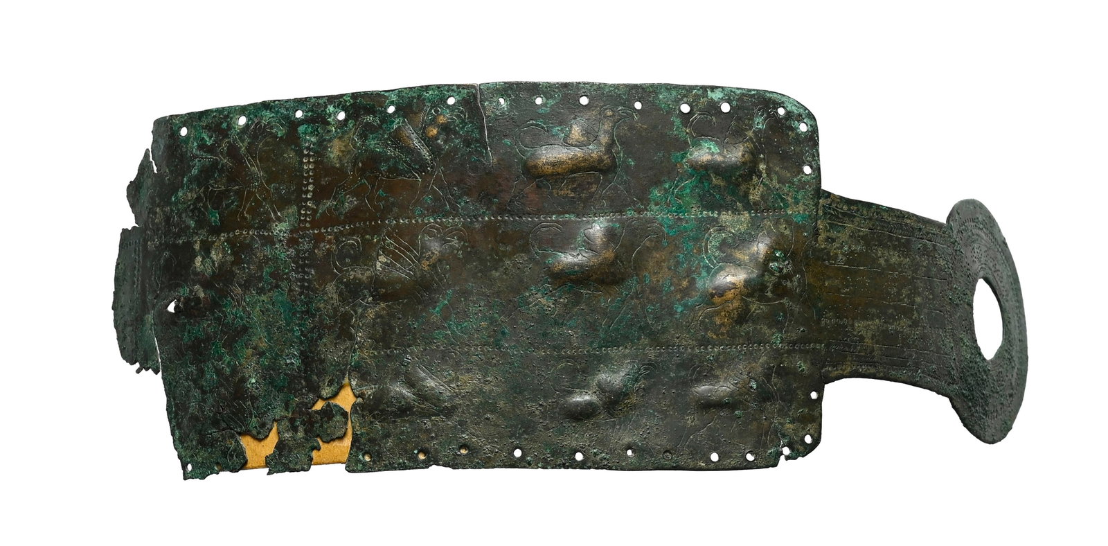 Plaque pectorale partielle en bronze, Luristan, fin IIe - début Ier millénaire av. J.-C., : Plaque pectorale partielle en bronze, Luristan, fin IIe - début Ier millénaire av. J.-C., décor de trois registres d'animaux mythologiques travaillés au repoussé et