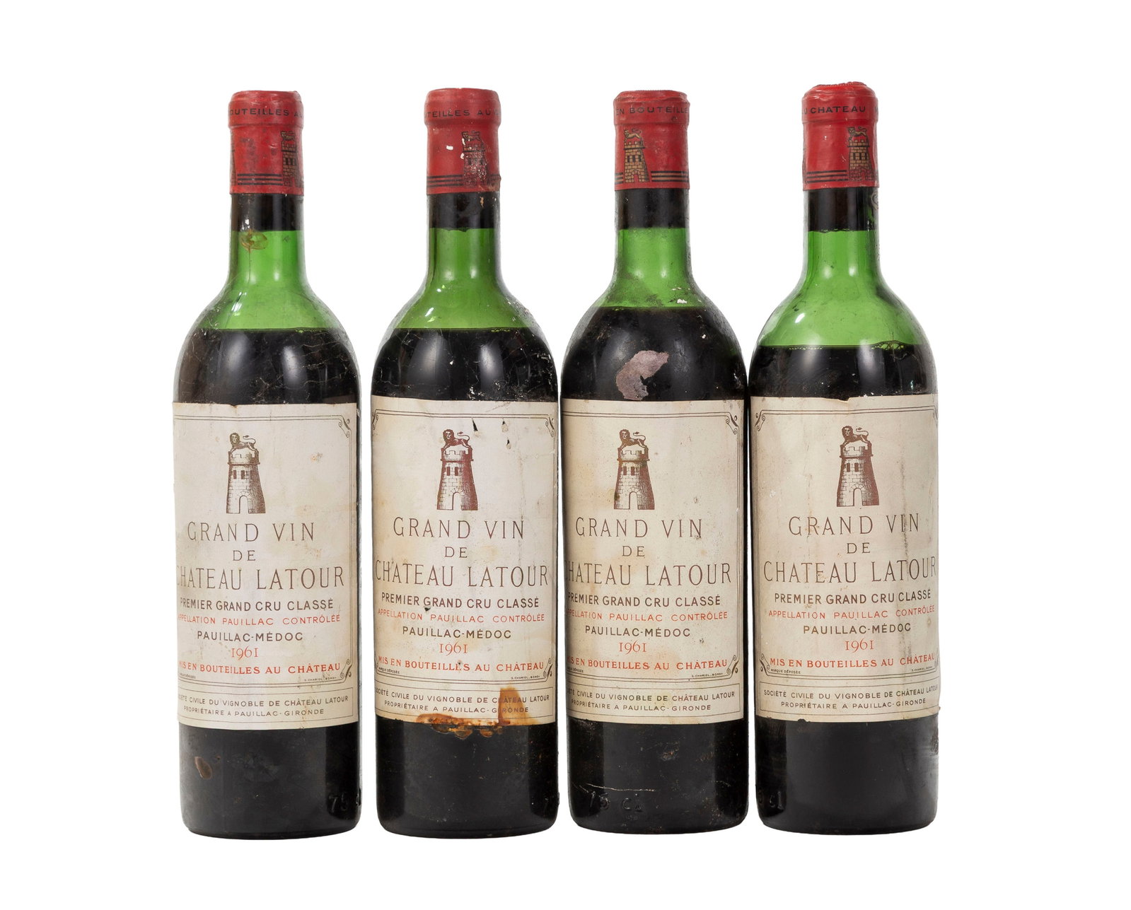 Ch. Latour, 1961, Pauillac, 1er grand cru classé, 4 bts: Ch. Latour, 1961, Pauillac, 1er grand cru classé, 4 bts Condition taches, gondolements et rousseurs sur les étiquettes niveau: haut épaule et inférieur à bas épaule