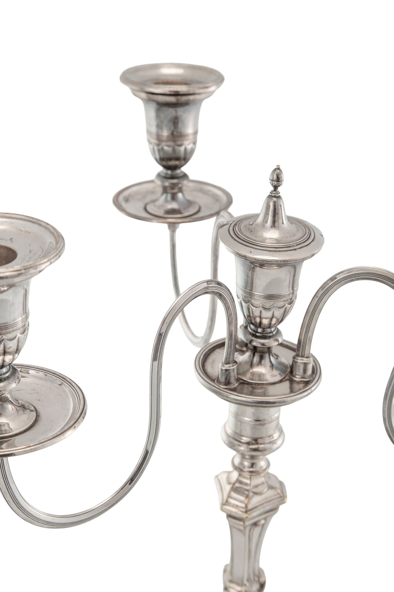 Paire de candélabres à 3 bras de lumière en métal argenté, XXe s., la base  - 2