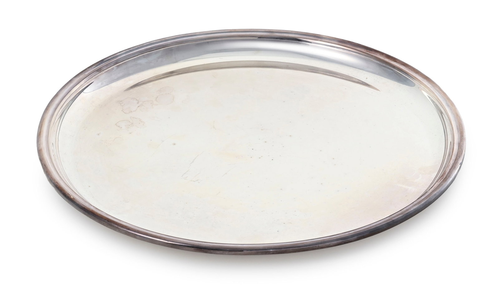 Puiforcat. Plat rond de service en métal argenté, France, fin XXe s., uni, diam. 35,5 cm (1 of 2)