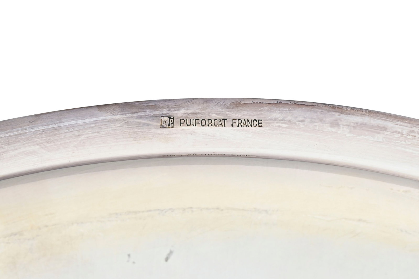 Puiforcat. Plat rond de service en métal argenté, France, fin XXe s., uni, diam. 35,5 cm - 2
