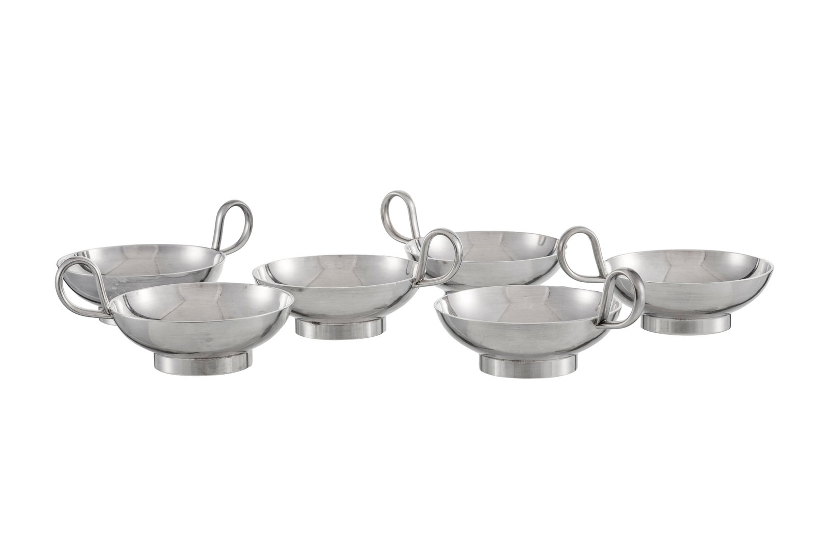 WMF. Suite de 6 tasses en métal argenté, XXe s., h. 3,5 cm, diam. 9 cm (1 of 2)