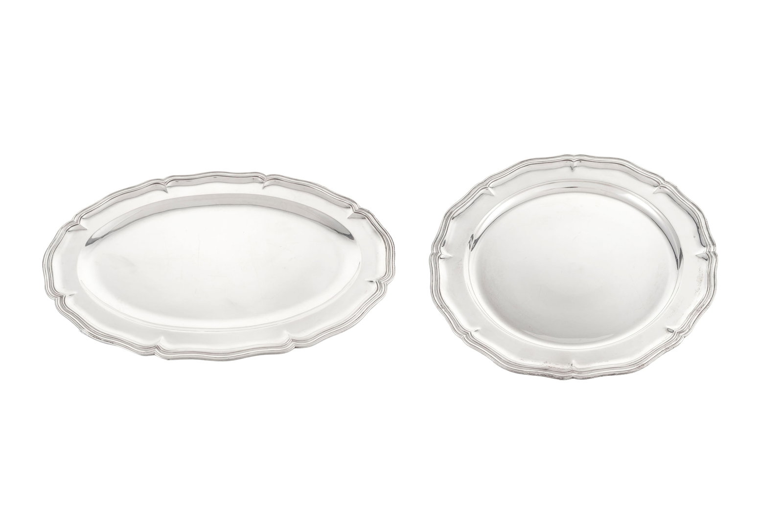 Ensemble d'1 plat rond et 1 plat ovale festonnés en argent, Lisbonne, Portugal, XXe s., diam. 3 (1 of 5)