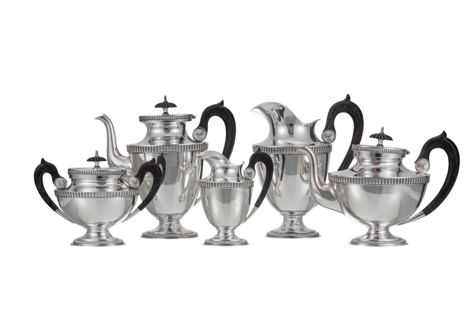 Collet. Service à thé et à café en argent 925, Genève, à décor de: Collet. Service à thé et à café en argent 925, Genève, à décor de godrons, comprenant 5 pièces: théière, cafetière, pot à eau, sucrier et cr