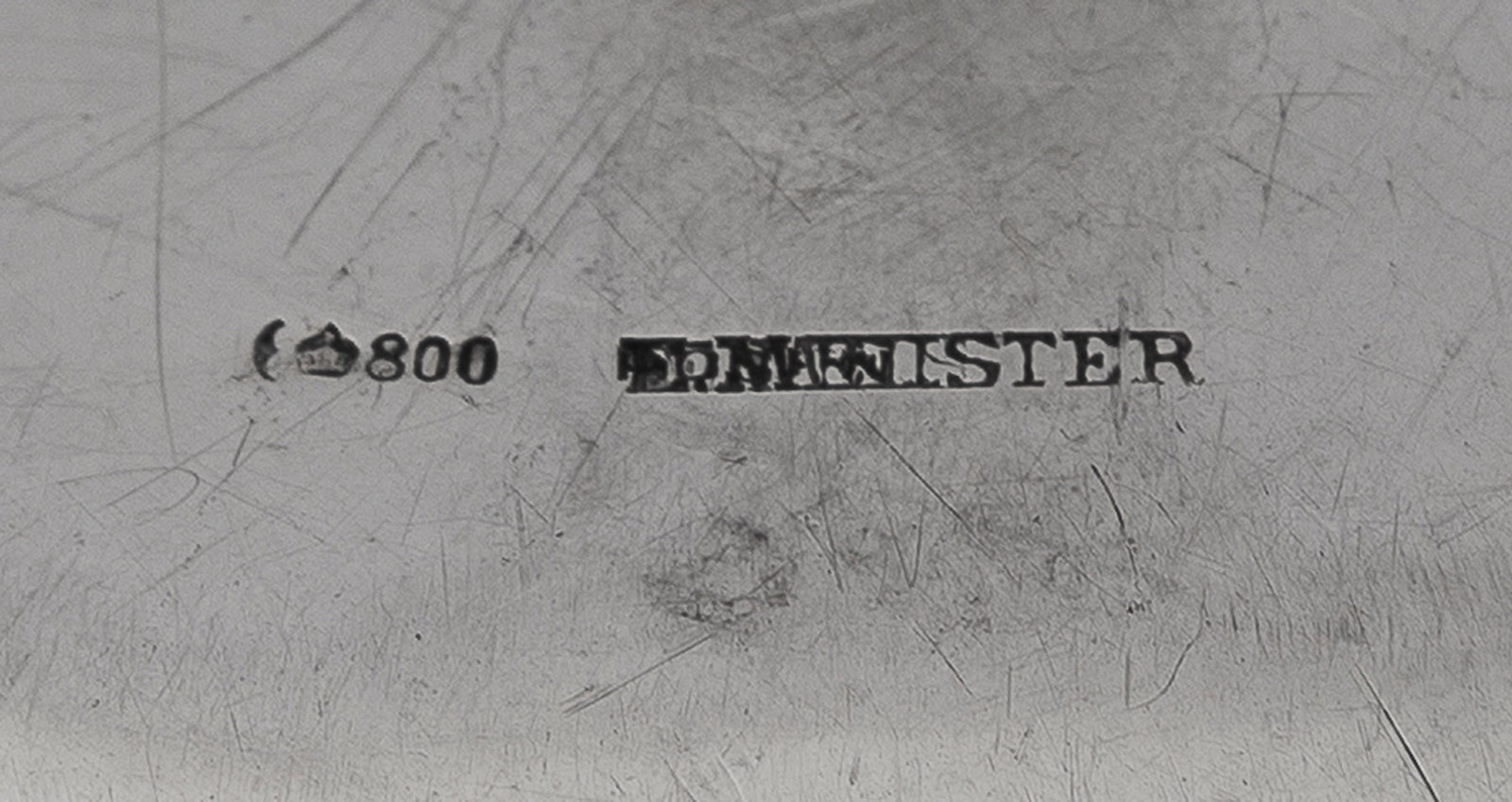 Plat polylobé en argent 800, Allemagne, XXe s., à décor repoussé de fruits et la - 2