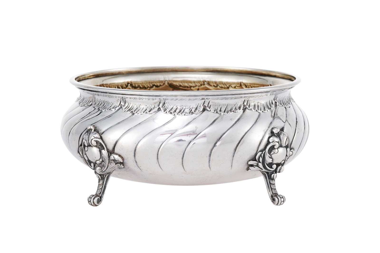 Coupe à bonbons quadripode en argent 800, Allemagne, style Rocaille, diam. 14 cm, h. 7 cm, 290g - 2