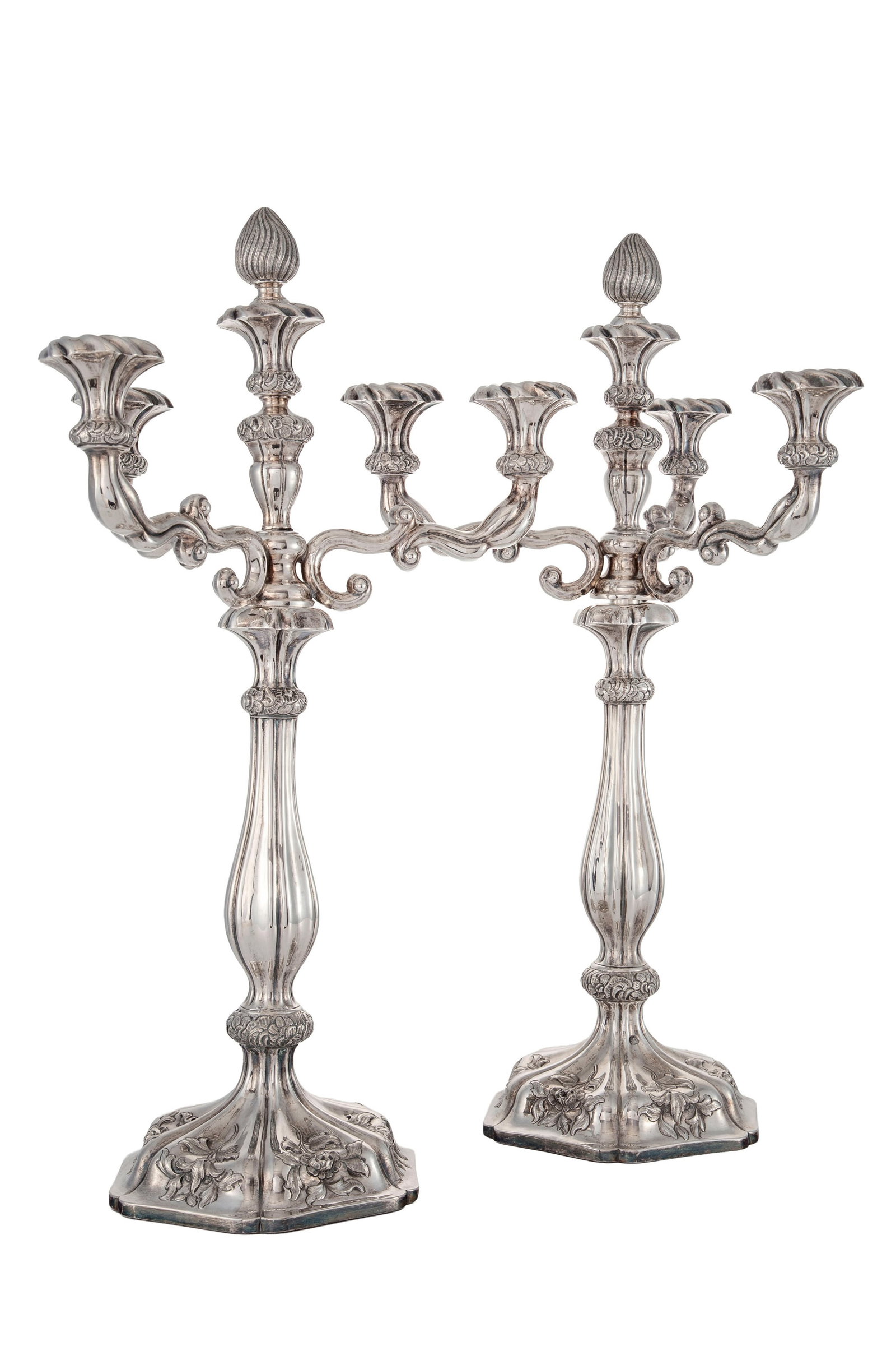 Paire de candélabres à 3 bras de lumière en argent, Vienne, 1834, à décor d (1 of 4)