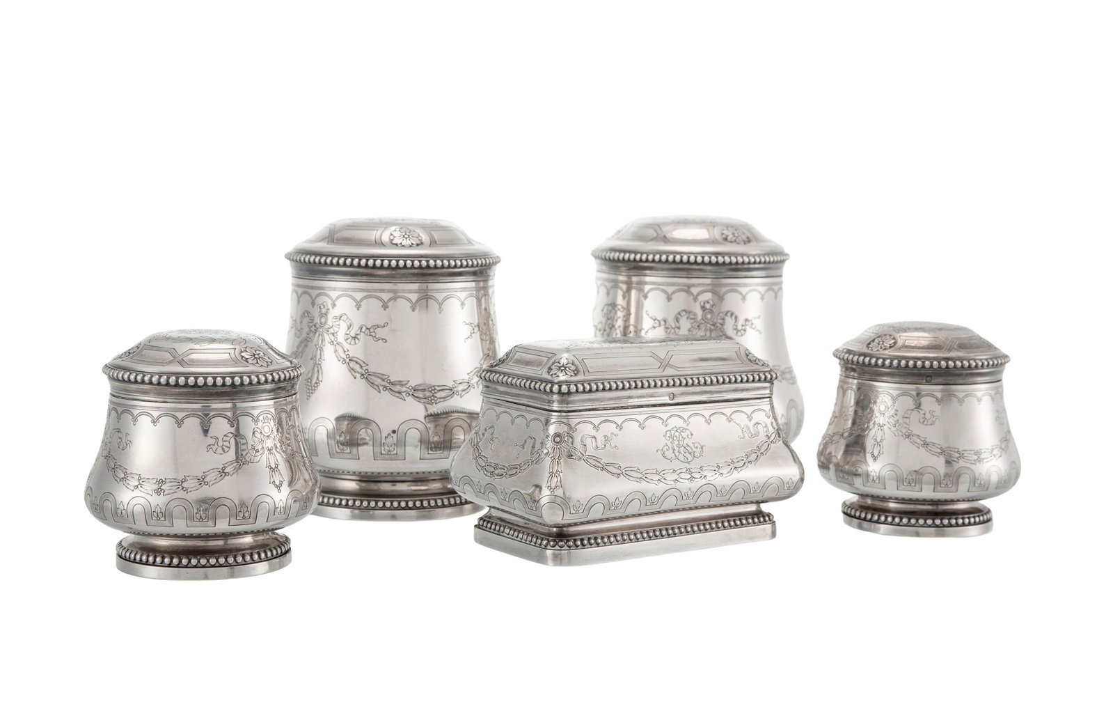 Aucoc Ainé. Ensemble de 5 boîtes en argent Minerve 1er titre, Paris, seconde moitié X: Aucoc Ainé. Ensemble de 5 boîtes en argent Minerve 1er titre, Paris, seconde moitié XIXe s.-début XXe s., à décor de gruilandes feuillagées et perles, les couvercles