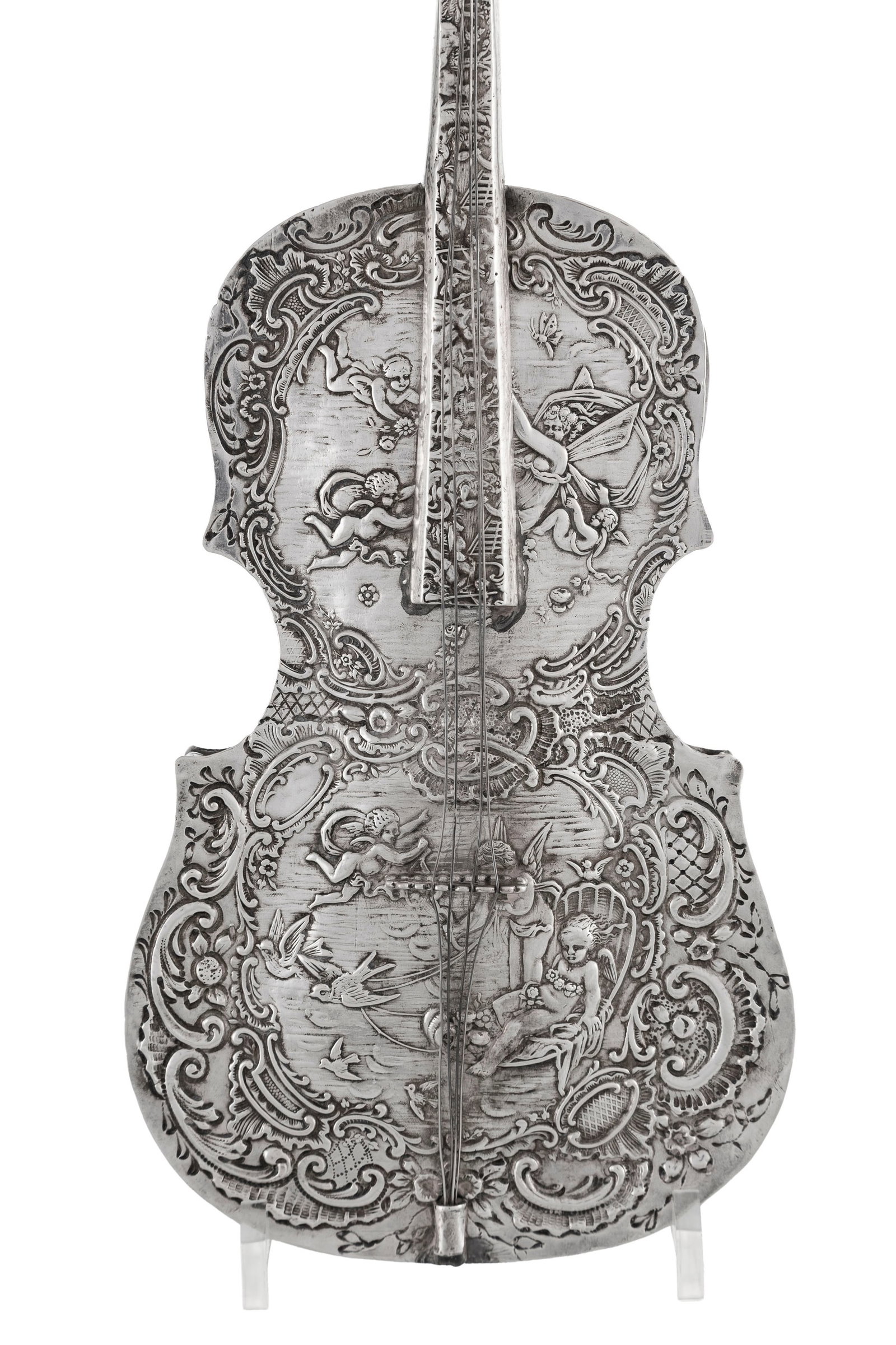 Violon en argent, par Schleissner & Söhne, Hanau, fin XIXe s., à riche décor repouss& - 4