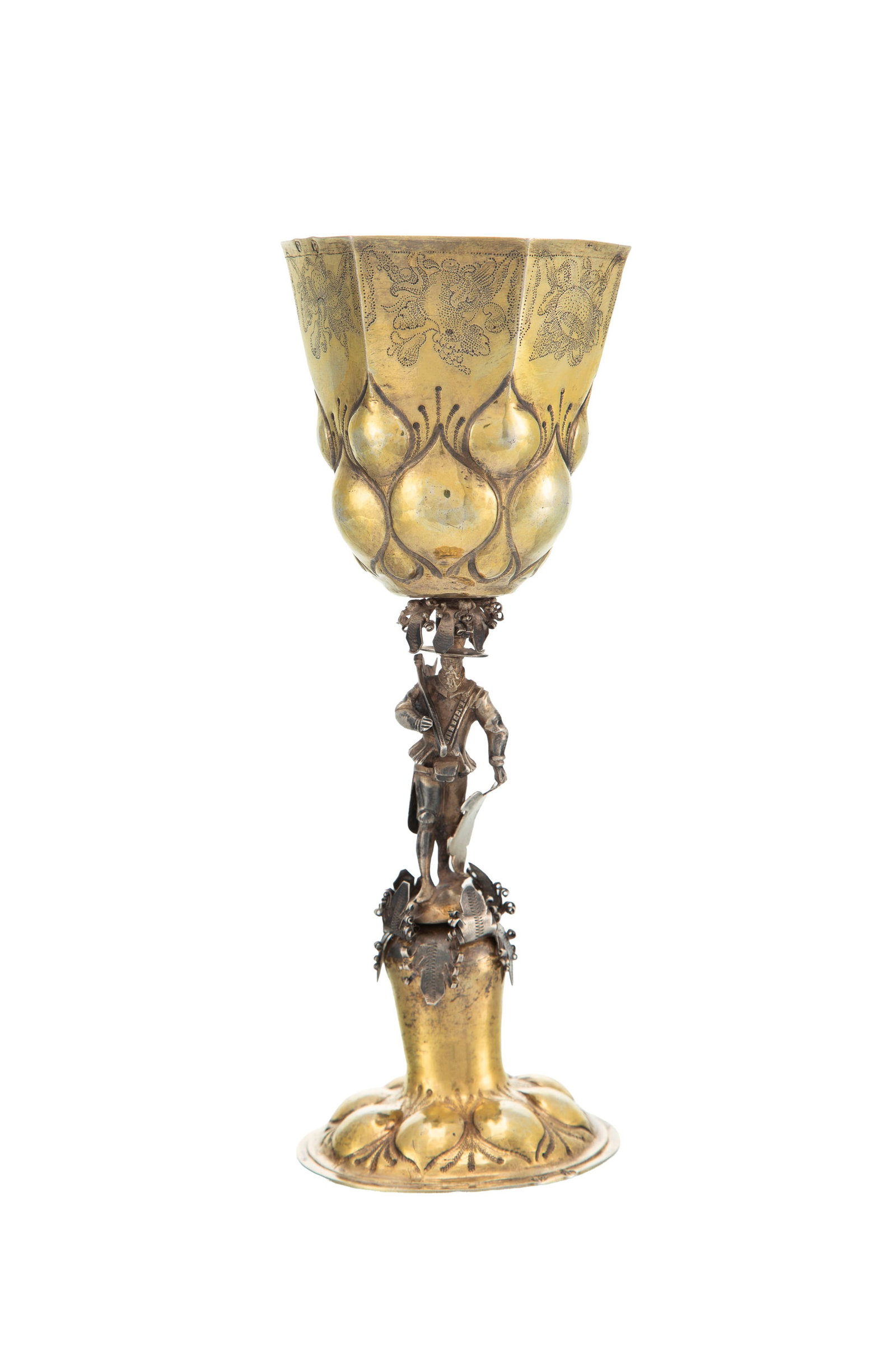 Coupe sur pied en vermeil, par Samuel Klemm, Freiberg, moitié XVIIe s., à décor de cu: Coupe sur pied en vermeil, par Samuel Klemm, Freiberg, moitié XVIIe s., à décor de cupules et fût à figure de personnage avec hache et écu, h. 19,5 cm, 155g Condition cou