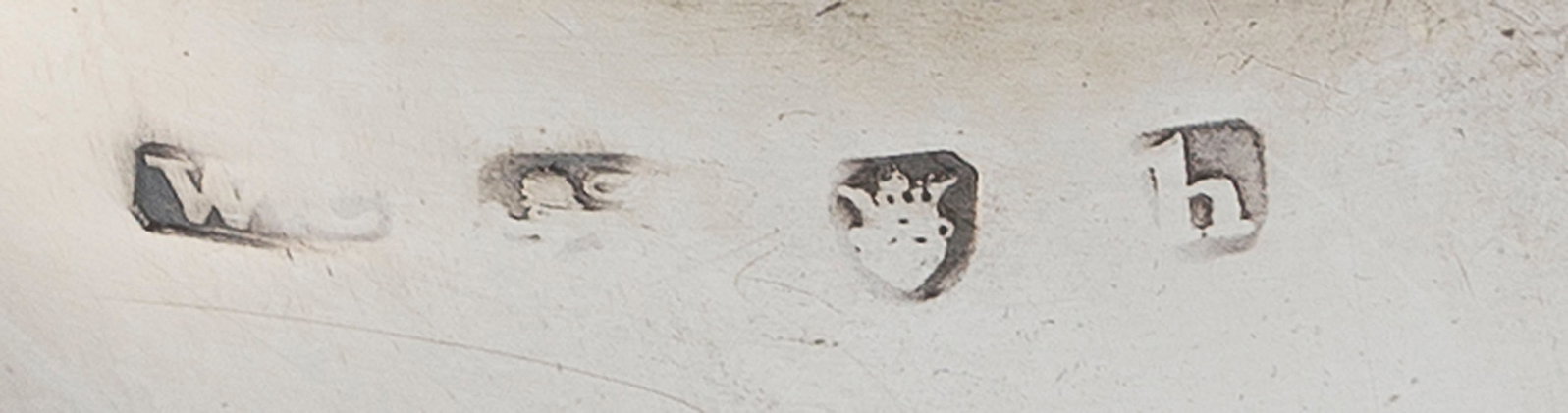 Paire de saucières couvertes sur piédouche d'époque George III en argent, par William - 2